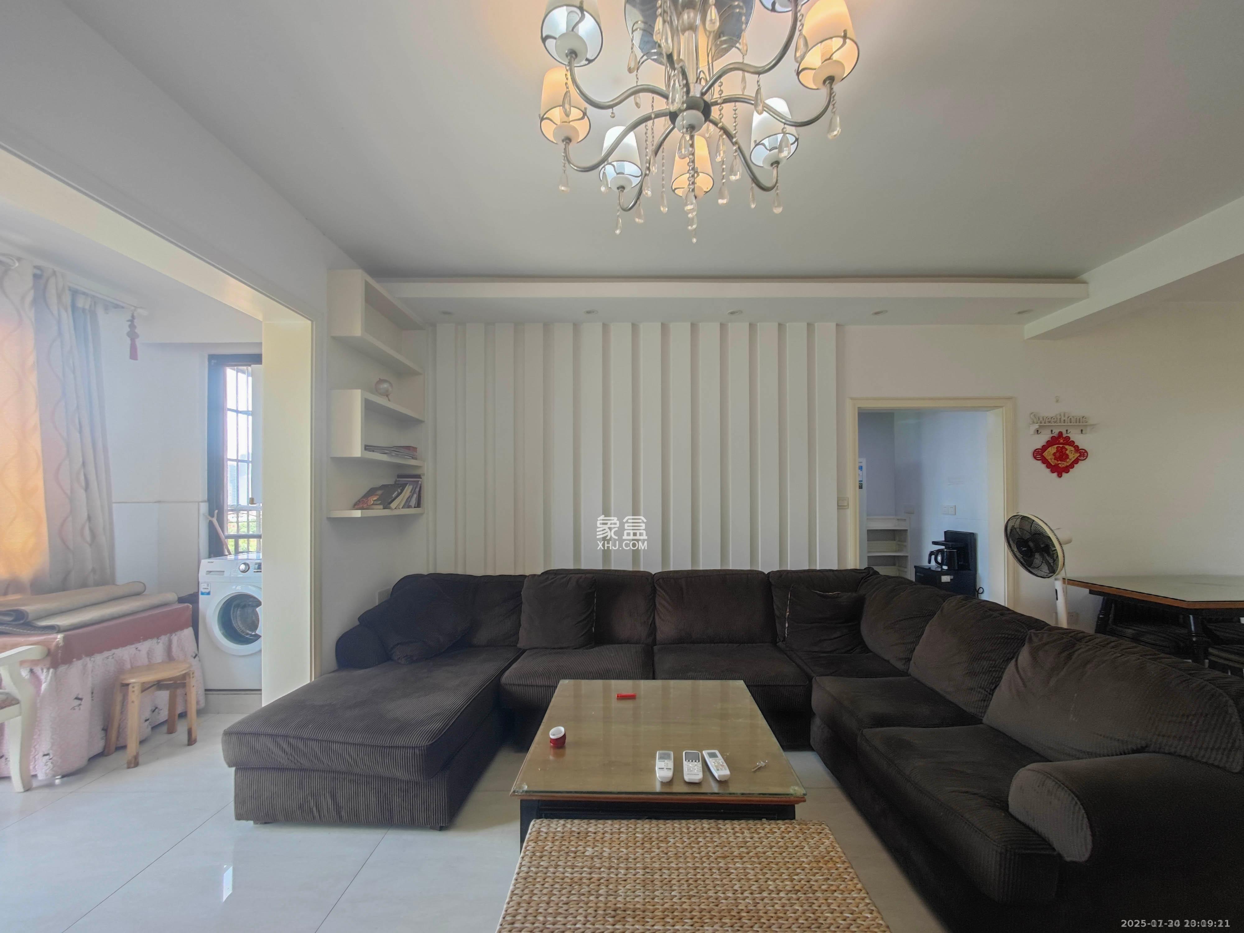 水岸天际（一期、二期）  4室2厅2卫    2800.0元/月室内图