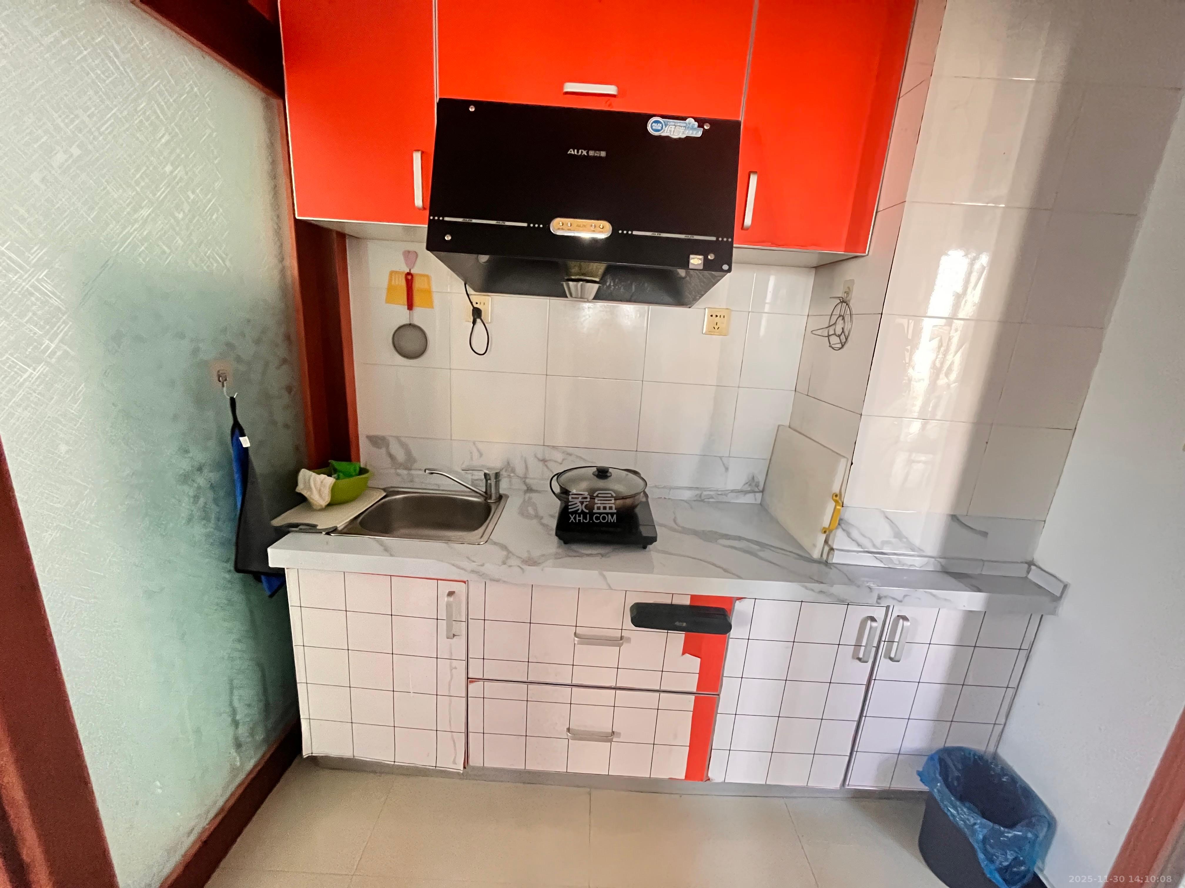 三万英尺  1室1厅1卫    1300.0元/月室内图