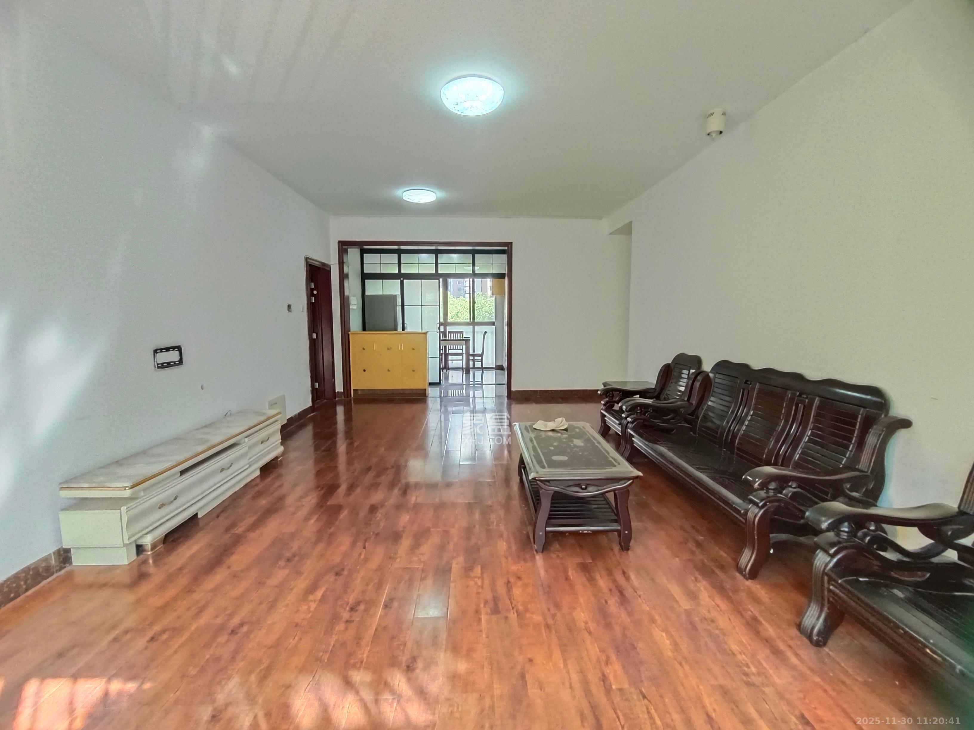 四季星城  3室2厅1卫    2500.0元/月