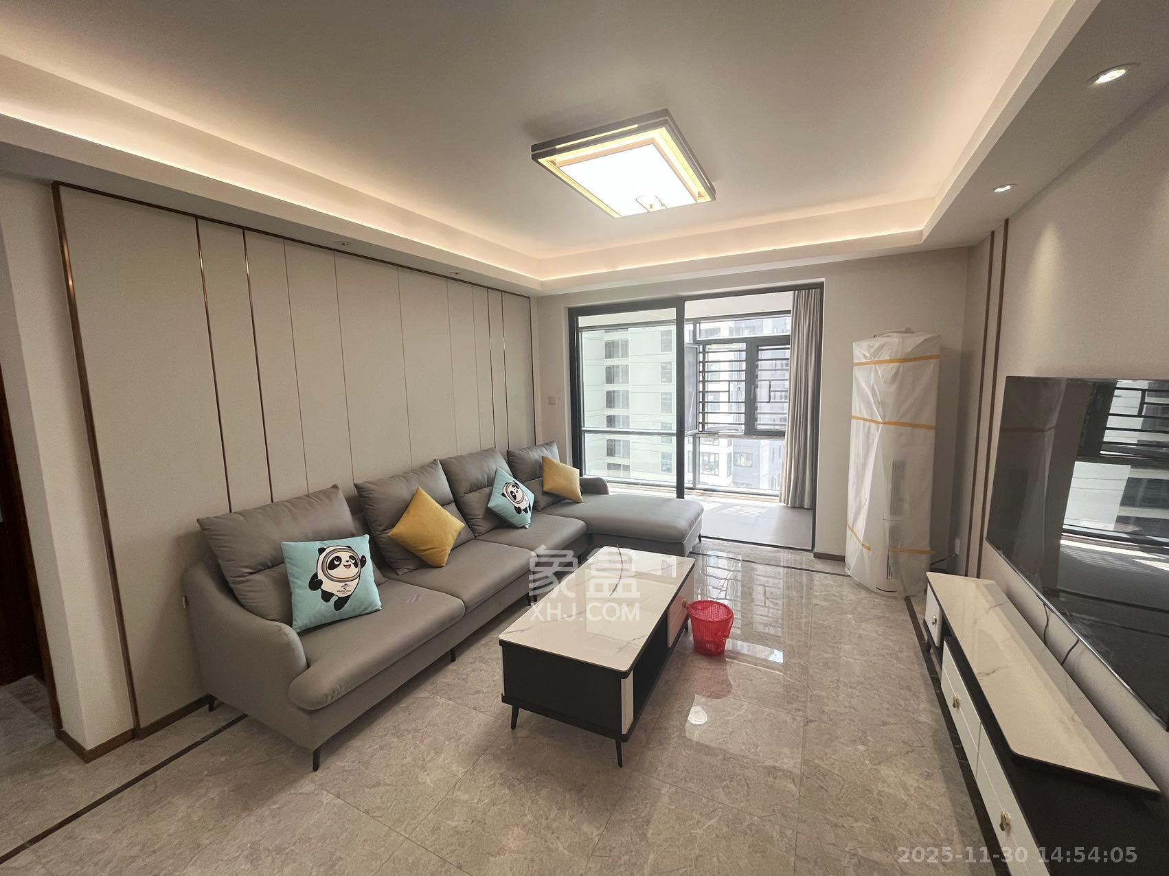 旭辉都会山  3室2厅2卫    4800.0元/月