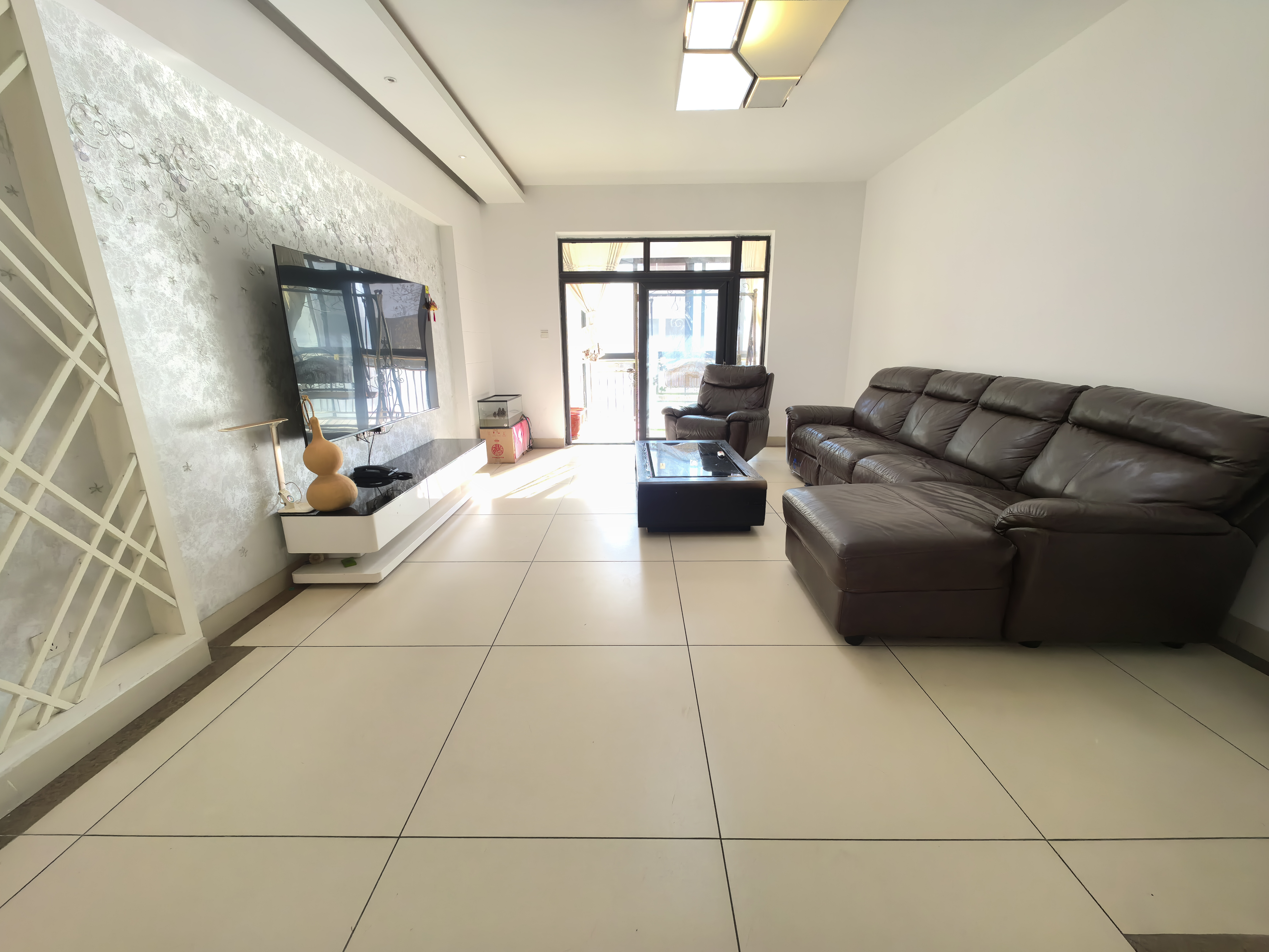 莱茵小镇  4室2厅2卫    40.0万