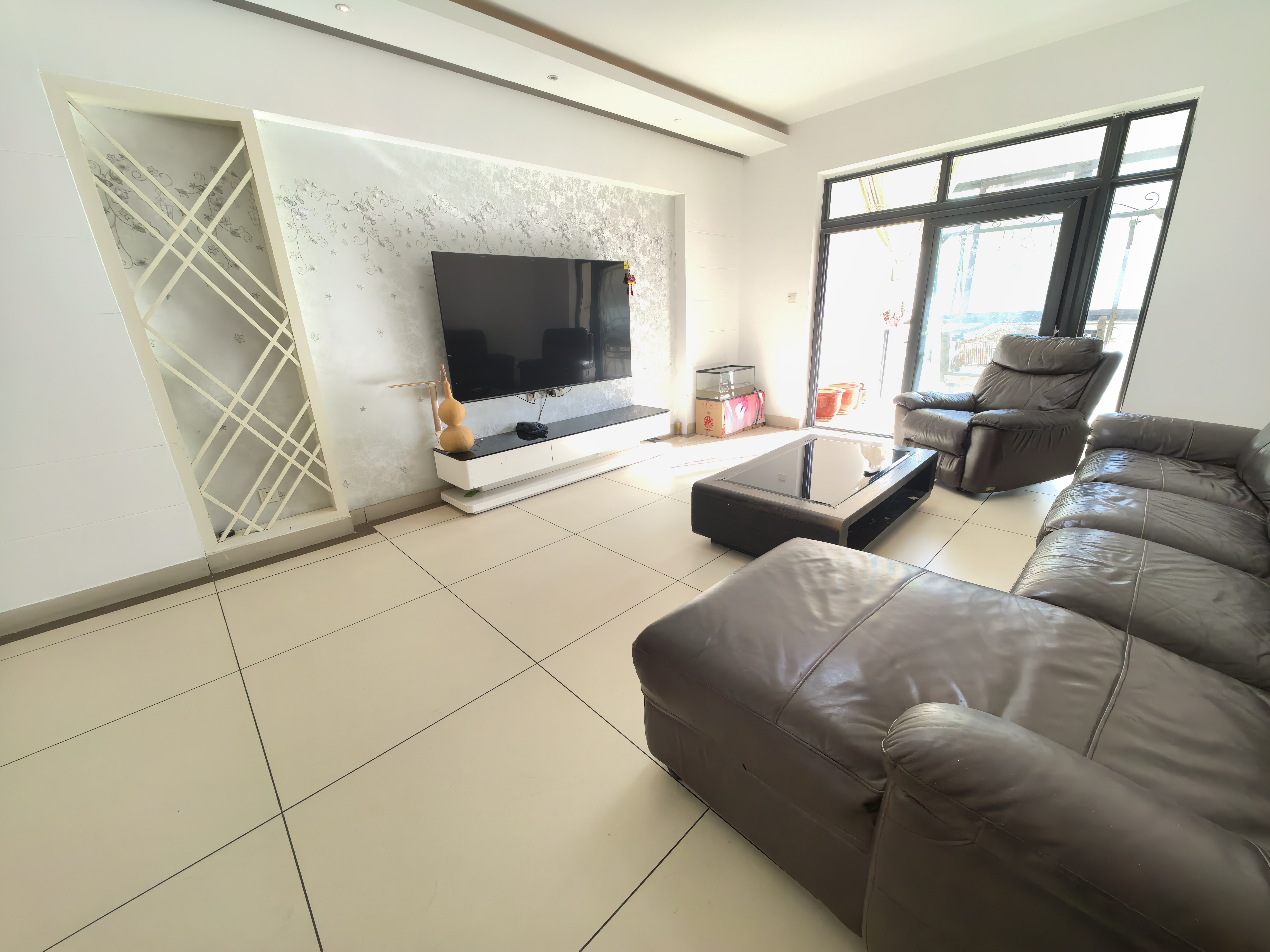 莱茵小镇 4室2厅2卫 40.0万 莱茵小镇 4室2厅2卫 40.0万室内图