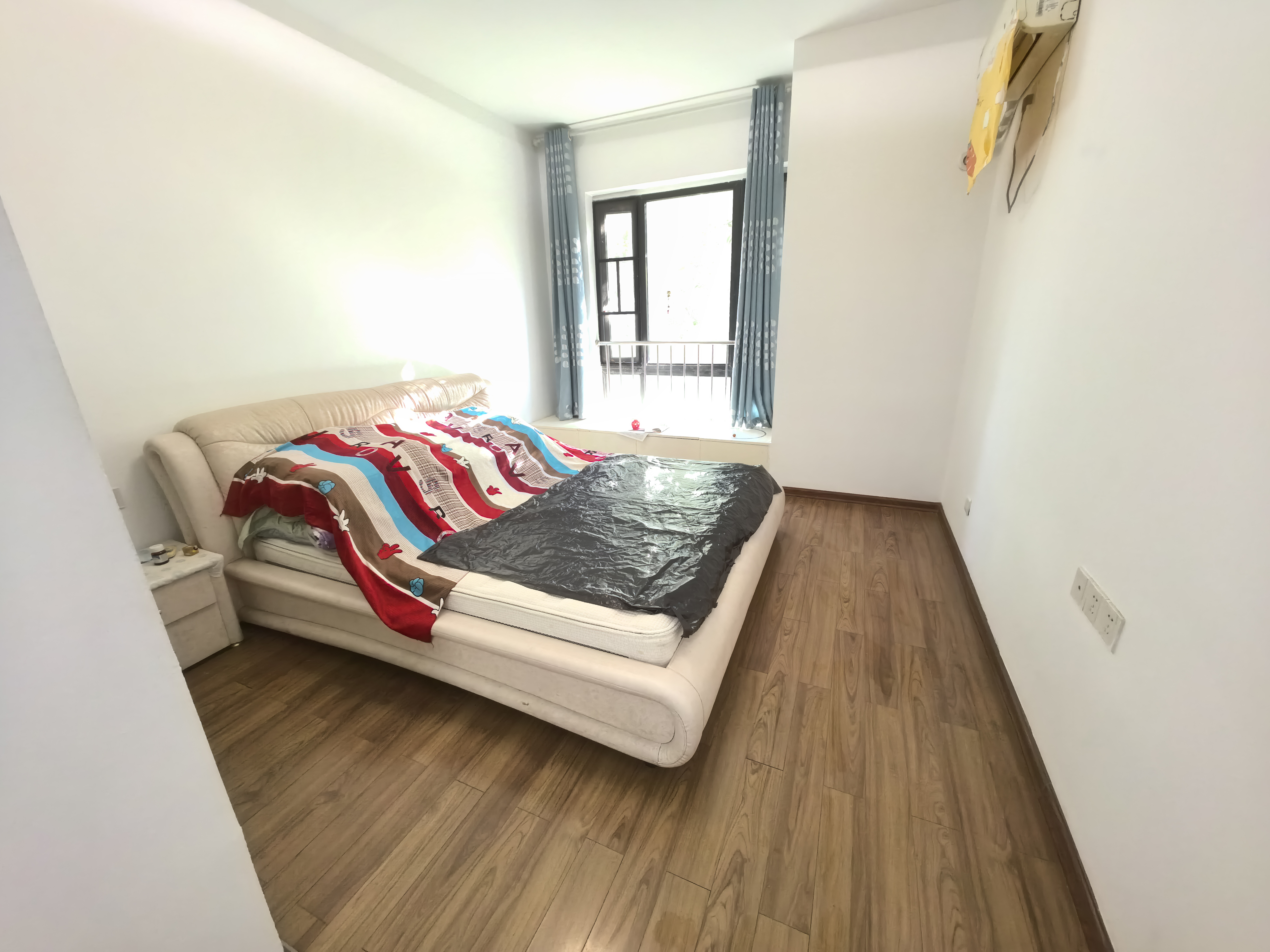 莱茵小镇  4室2厅2卫    40.0万室内图