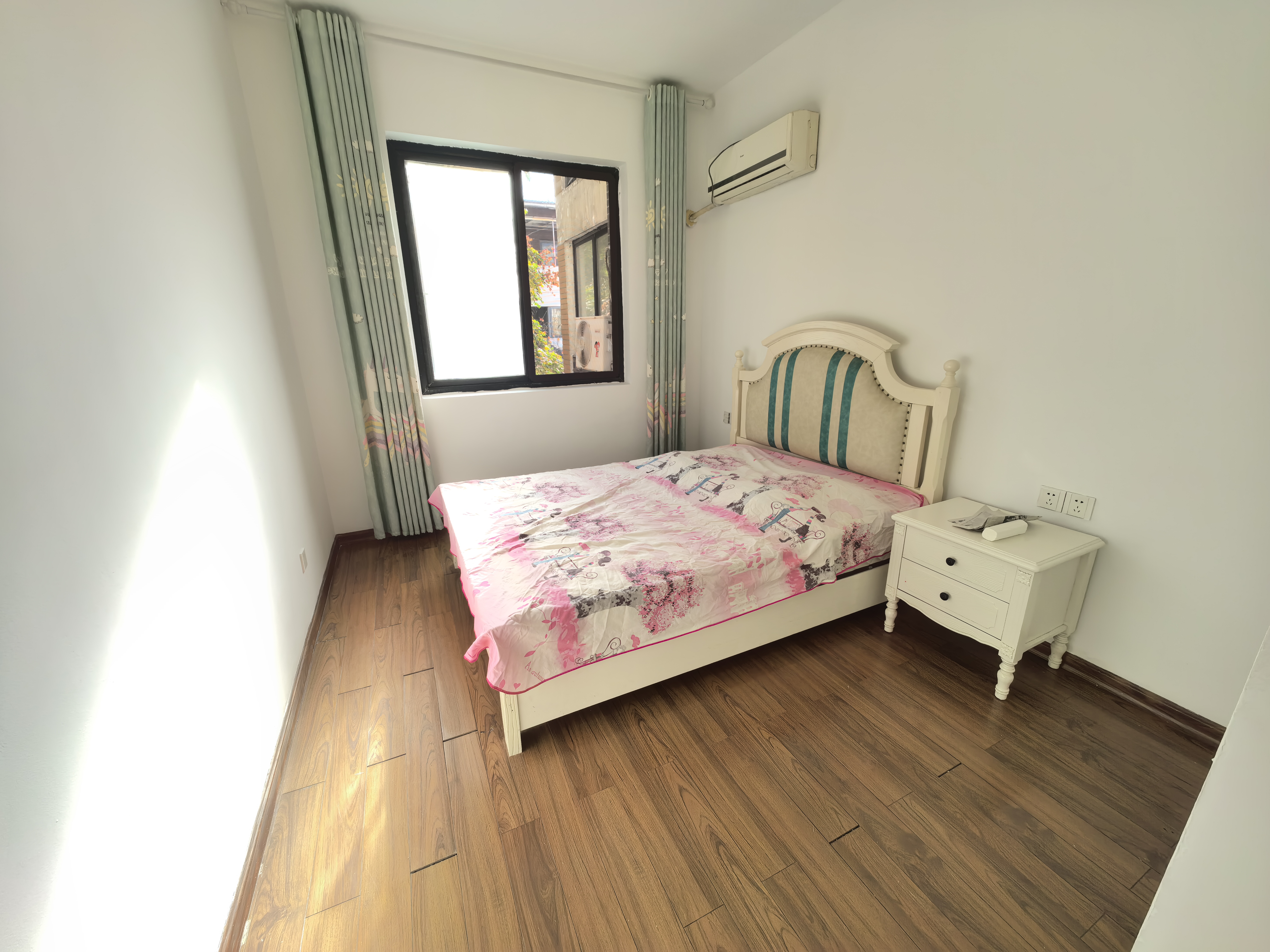 莱茵小镇  4室2厅2卫    40.0万室内图