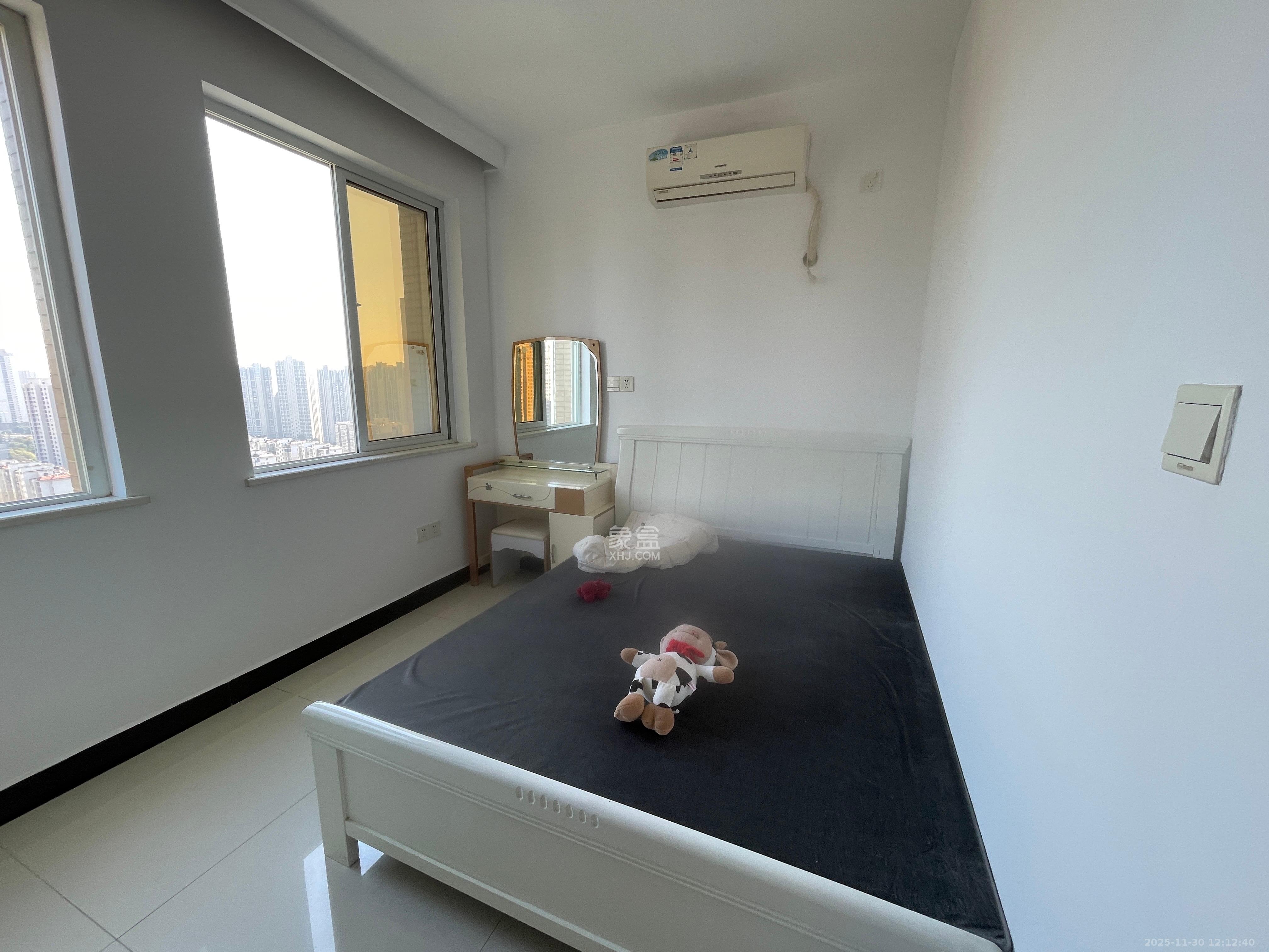 巧克力空间(建鸿达现代大厦) 3室1厅1卫 2300.0元/月 巧克力空间(建鸿达现代大厦) 3室1厅1卫 2300.0元/月室内图