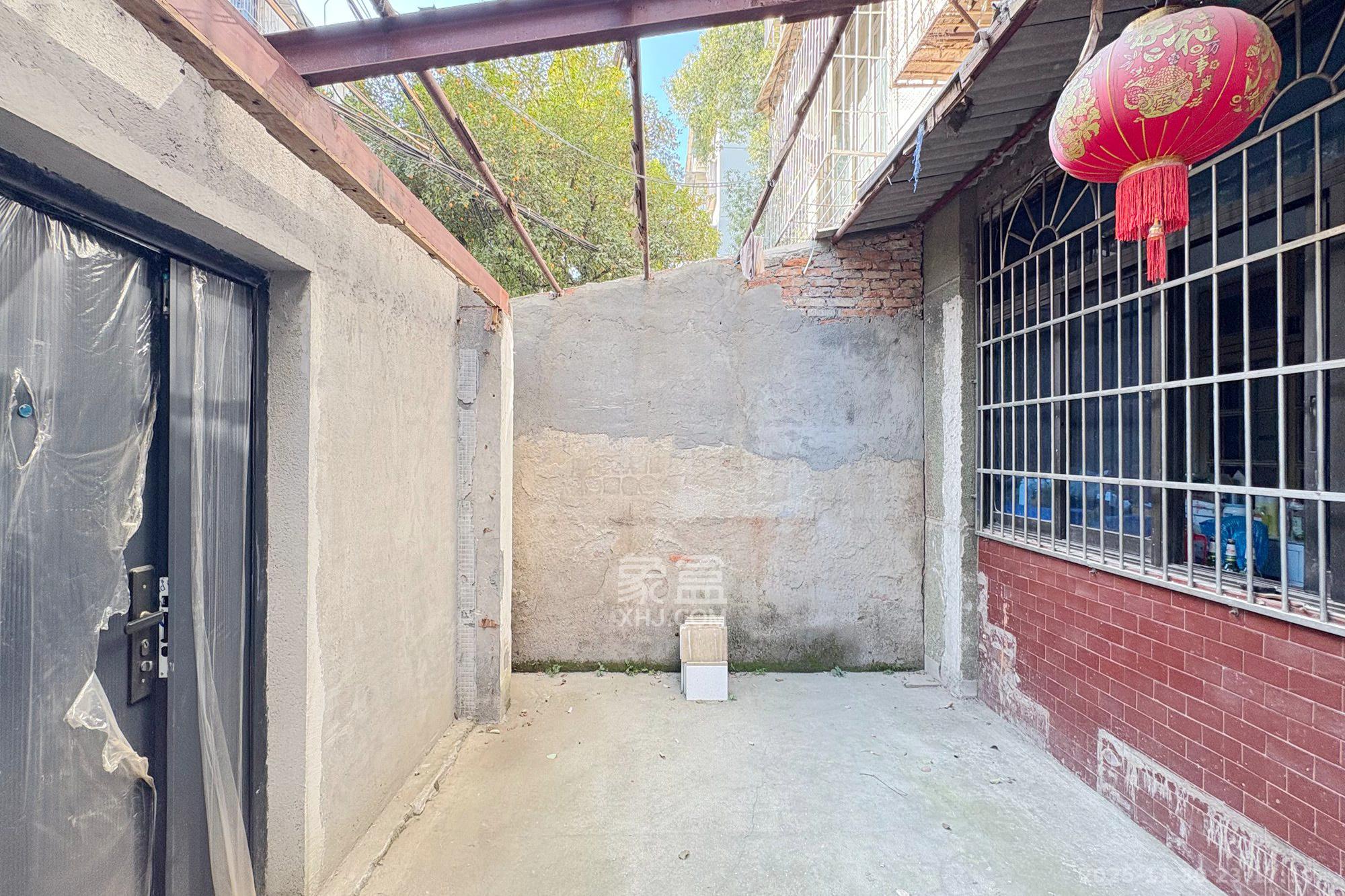 向韶村  3室2厅1卫    60.0万阳台