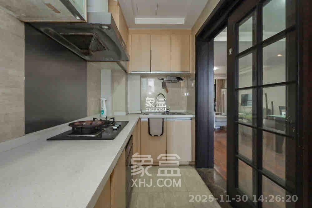 绿地中央广场 3室2厅2卫 3000.0元/月 绿地中央广场 3室2厅2卫 3000.0元/月室内图