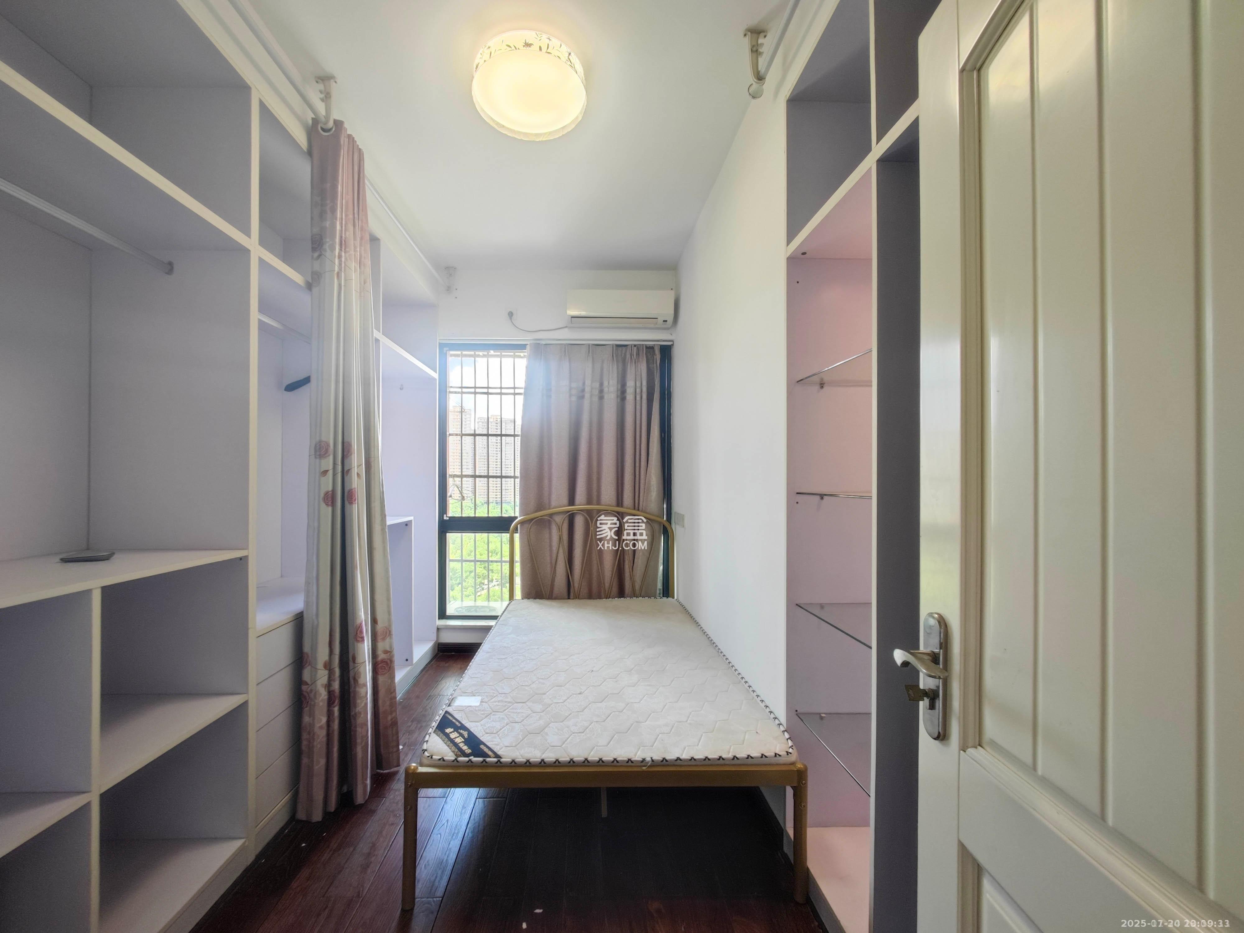 水岸天际（一期、二期）  4室2厅2卫    2800.0元/月室内图