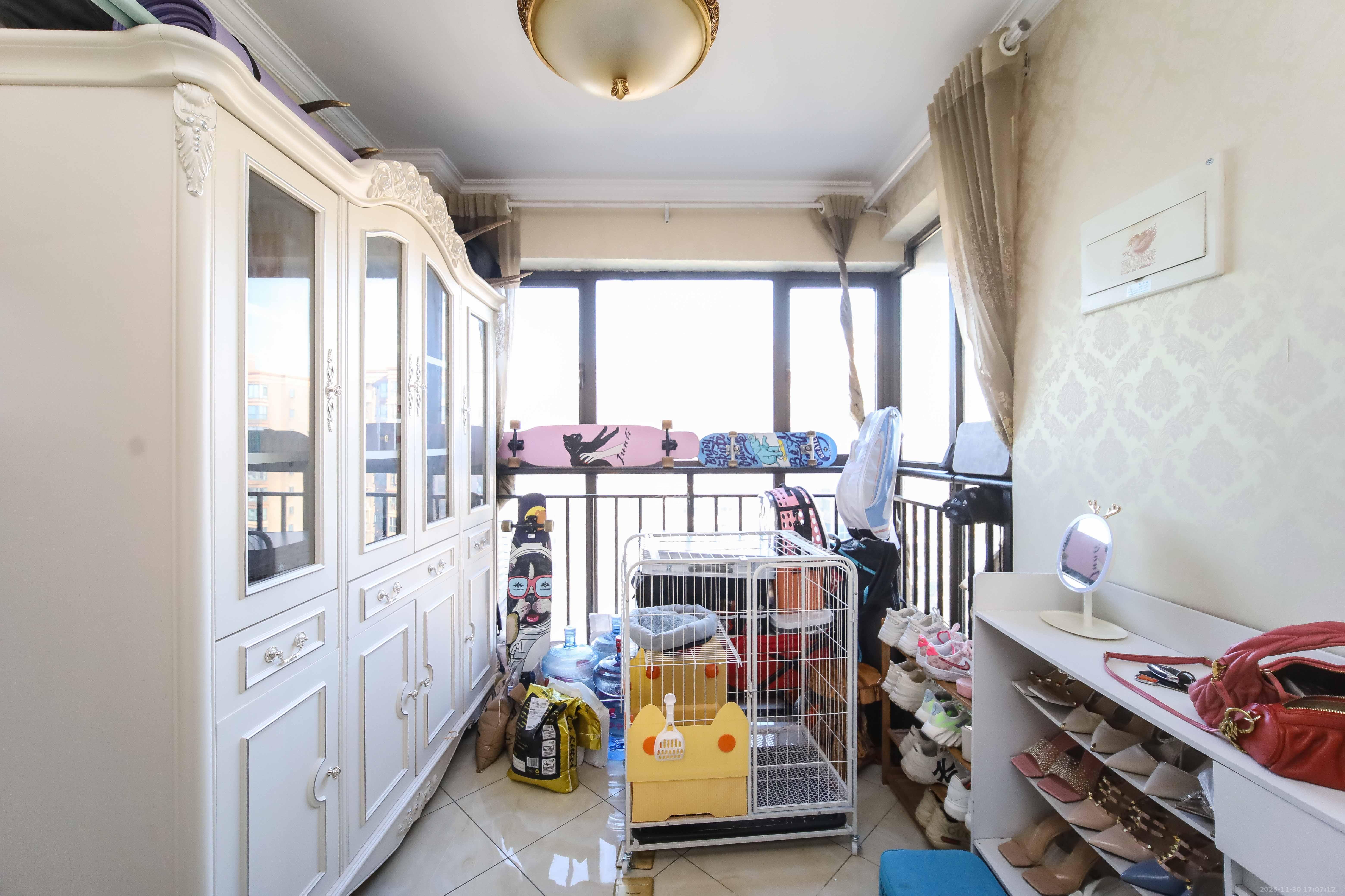 万象凯旋湾  3室2厅2卫    136.0万阳台