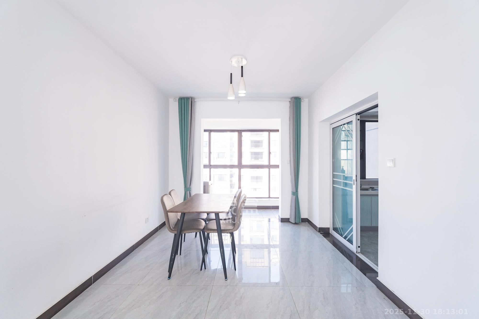 金广星苑  3室2厅2卫    83.0万客厅