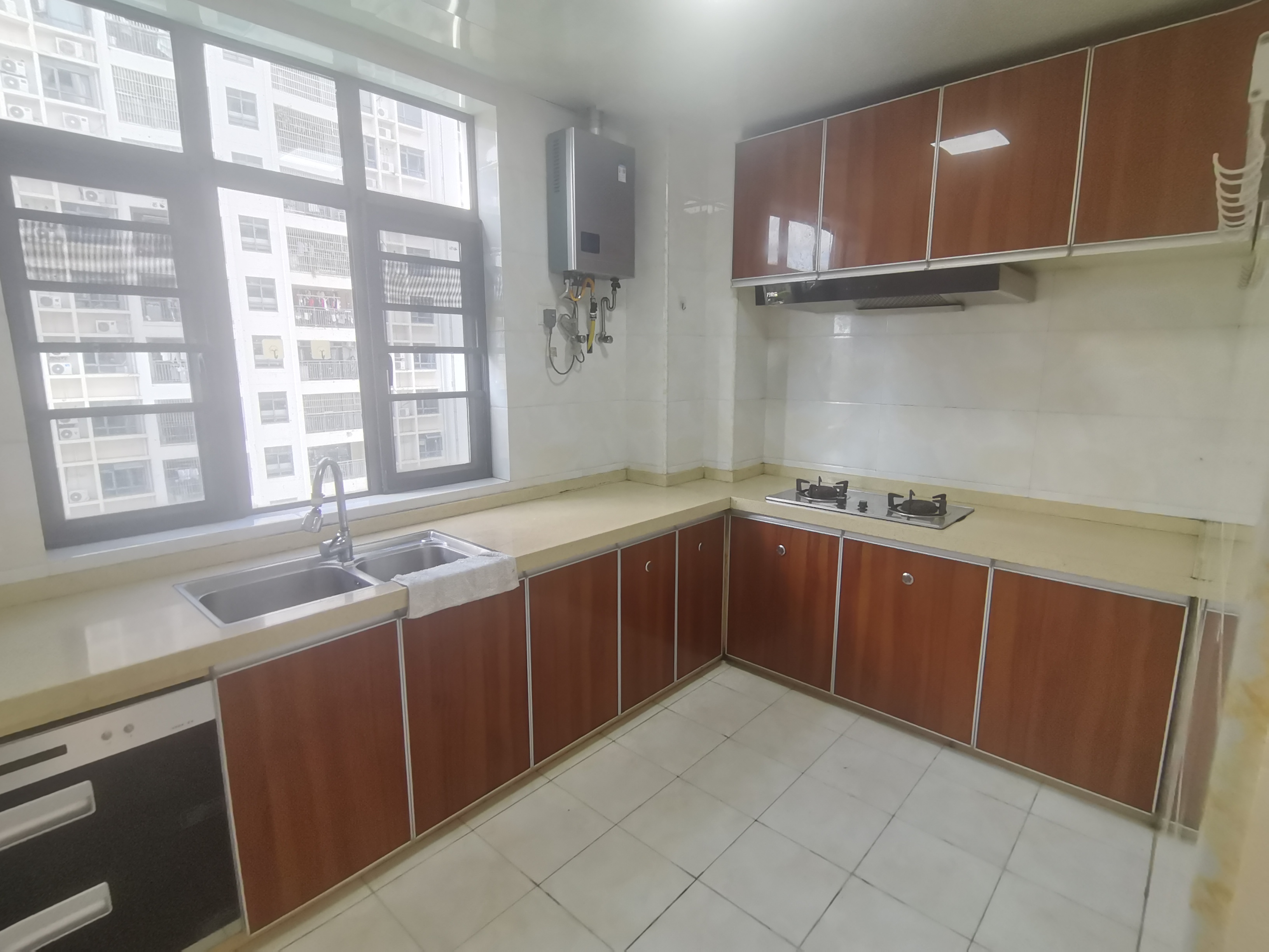 椰海雅苑 4室2厅2卫 3500.0元/月 椰海雅苑 4室2厅2卫 3500.0元/月室内图