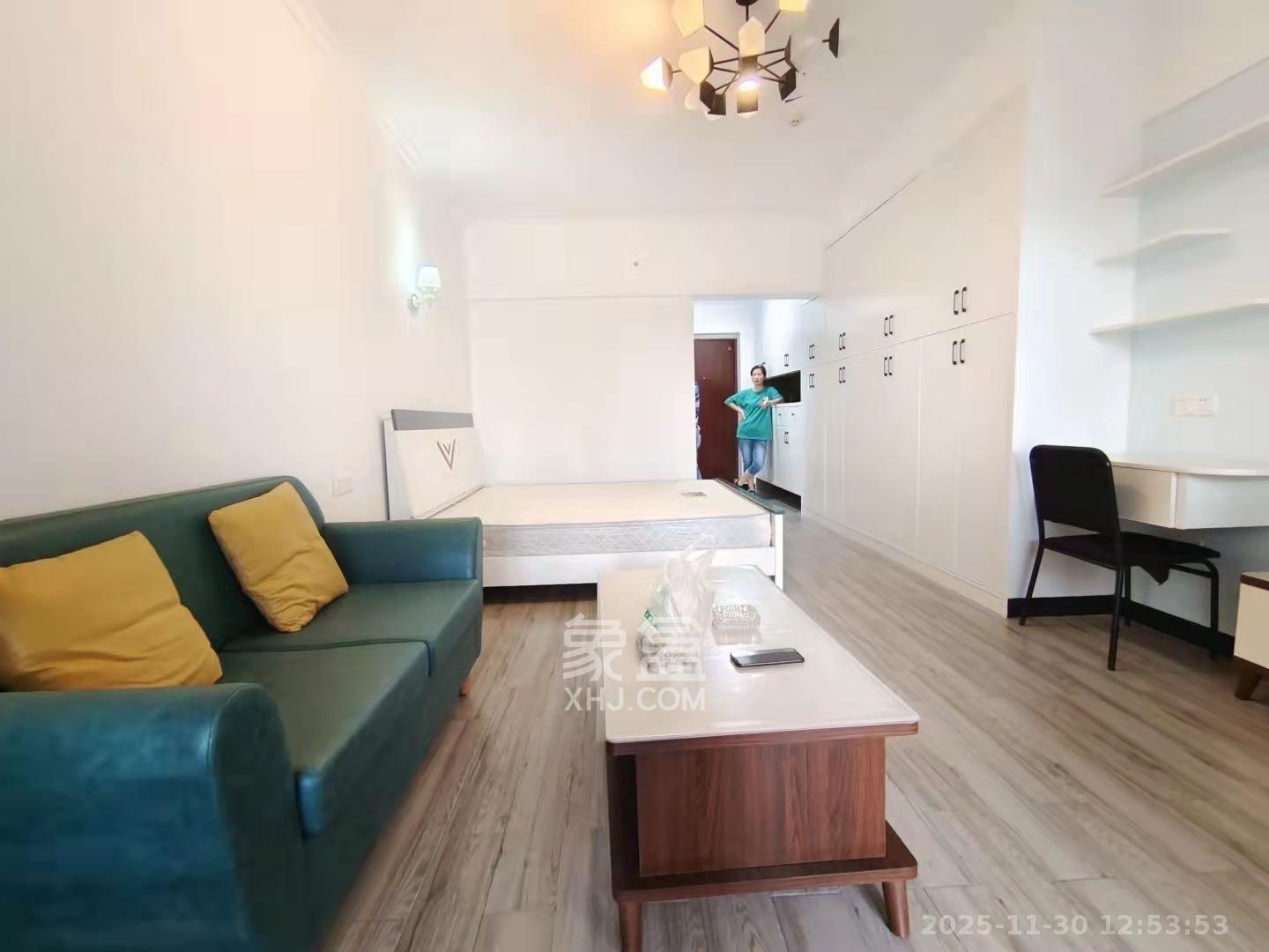 望兴景园二期（望兴西西里）  1室1厅1卫    1900.0元/月室内图