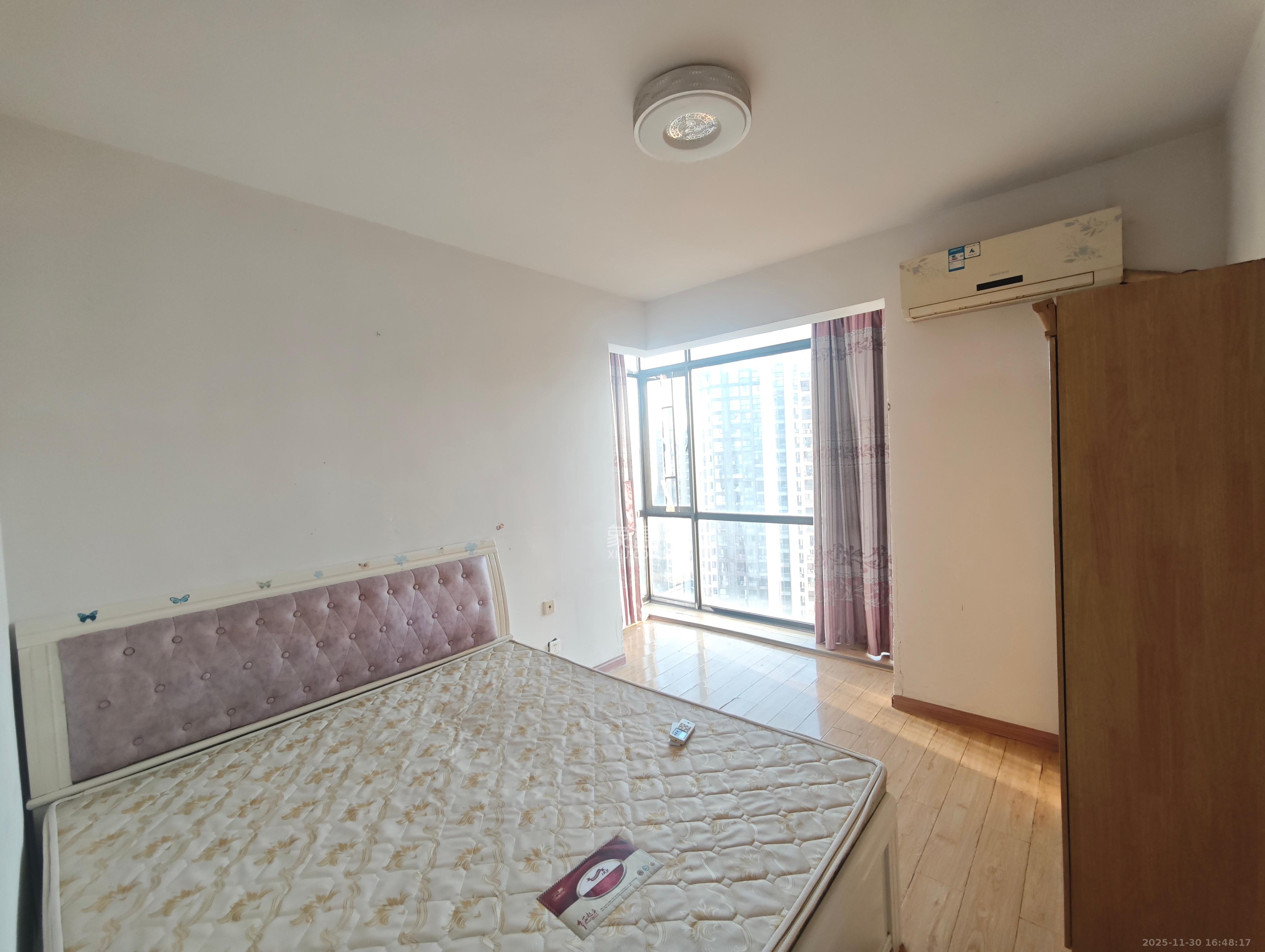 融科东南海  3室2厅2卫    2600.0元/月