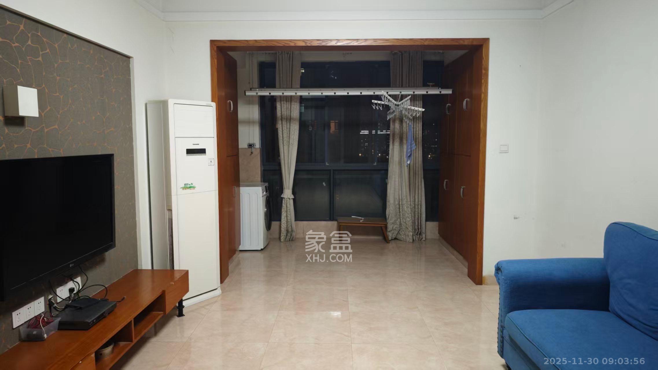 藏珑湖上国际花园  2室2厅1卫    2300.0元/月