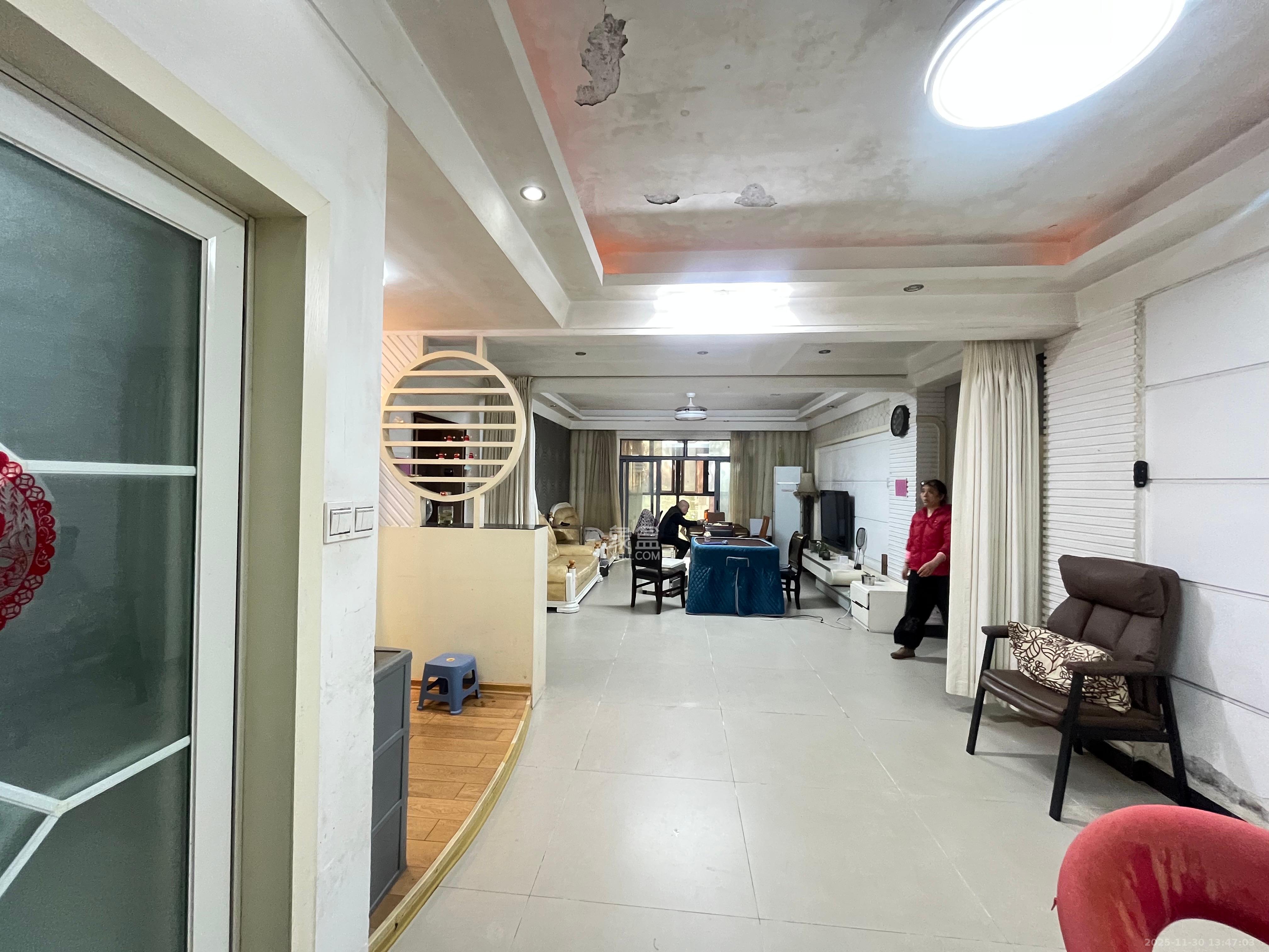 银港水晶城 4室2厅3卫 4000.0元/月 银港水晶城 4室2厅3卫 4000.0元/月室内图