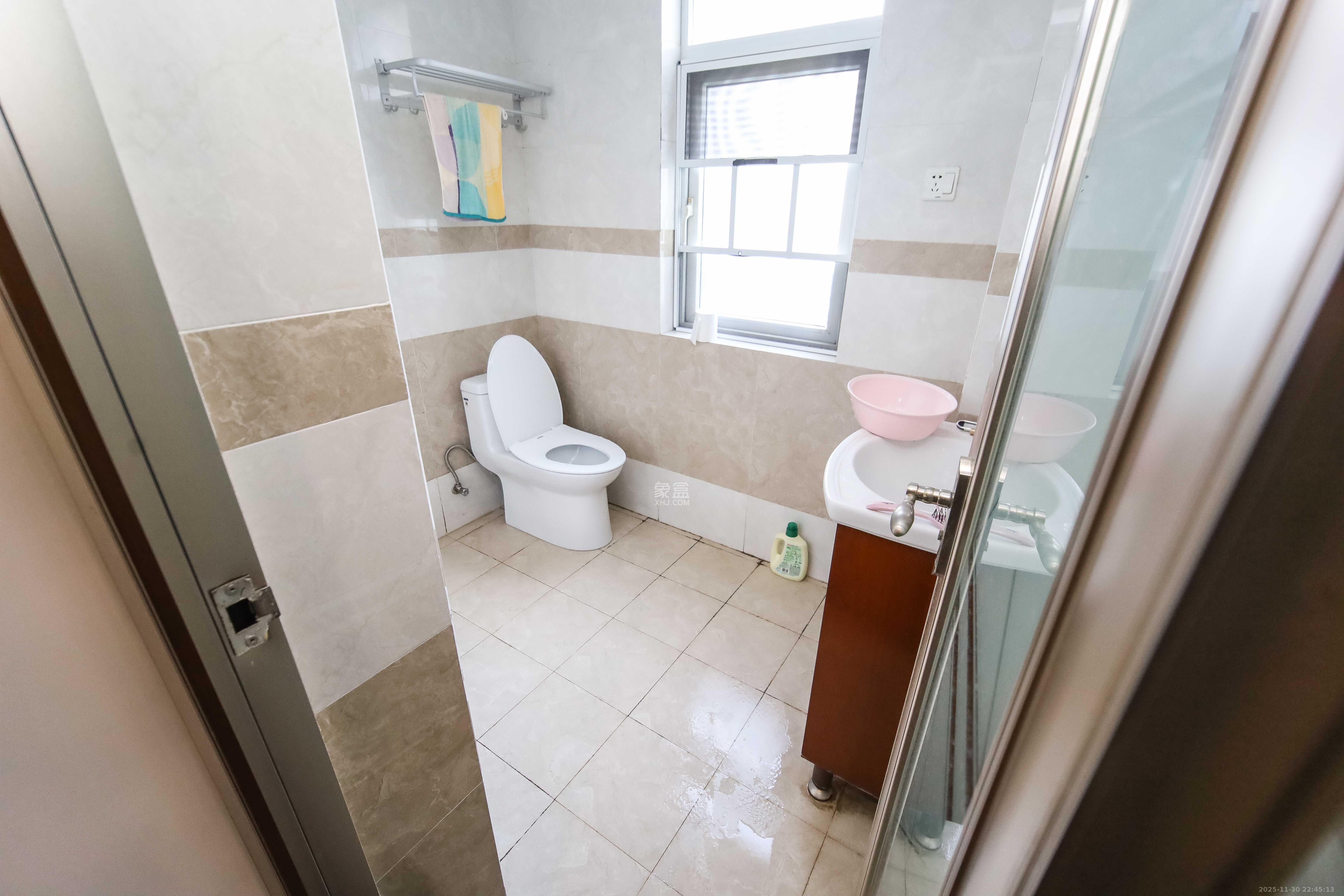 泊爱蓝湾 4室2厅2卫 150.0万 泊爱蓝湾 4室2厅2卫 150.0万卫生间