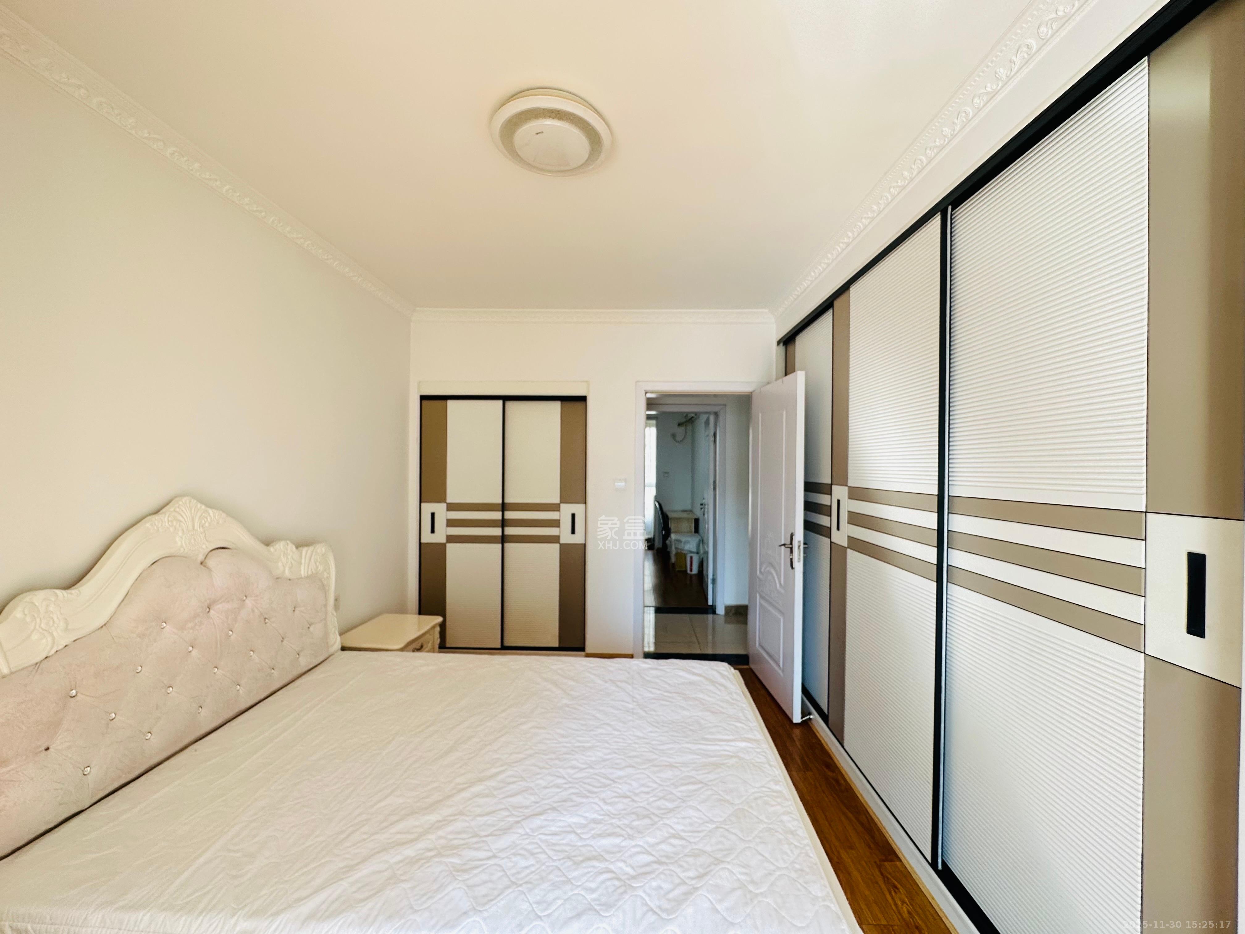 枫林美景  2室2厅1卫    2200.0元/月室内图