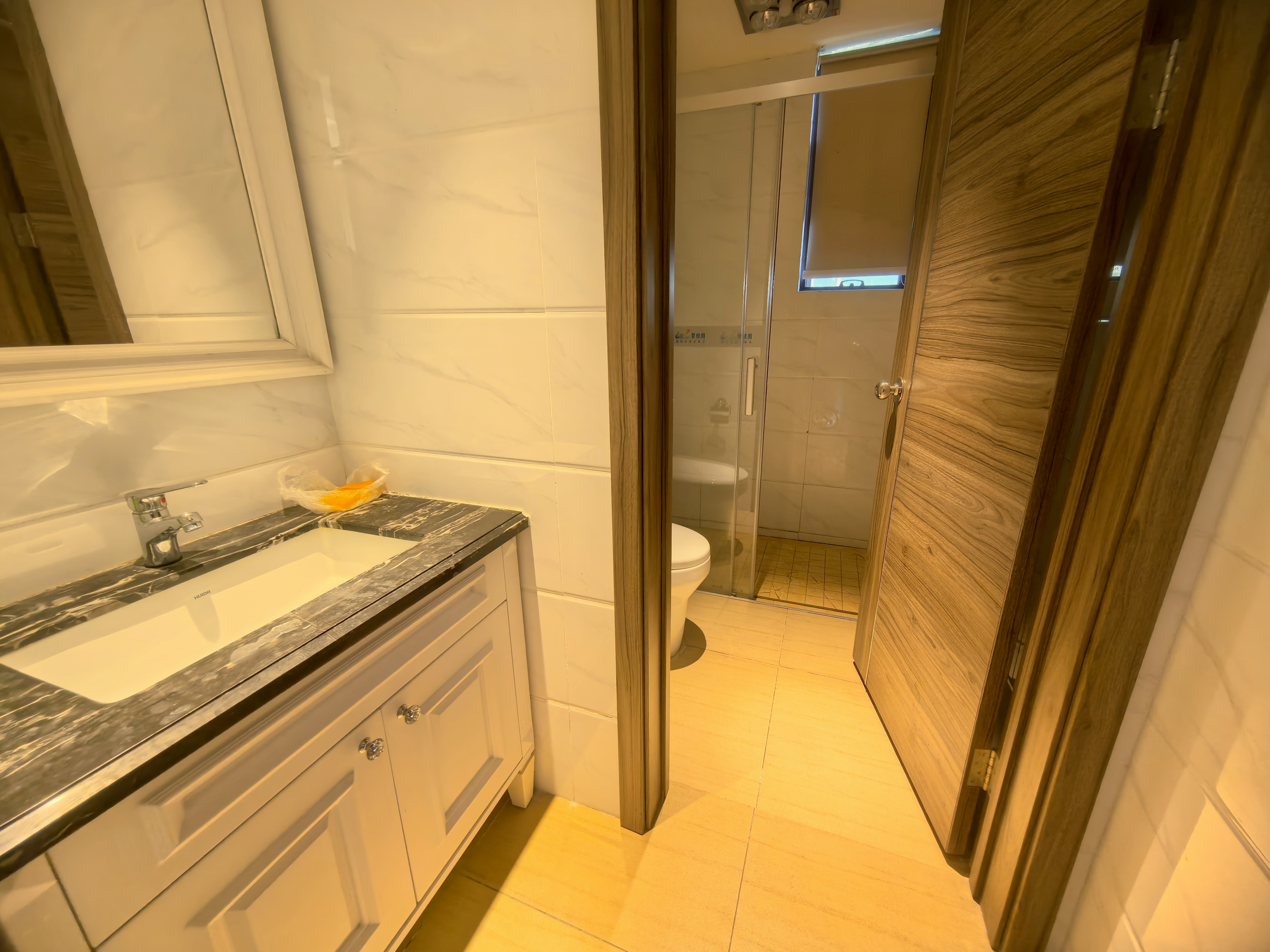 碧桂园  6室3厅4卫    180.0万客厅