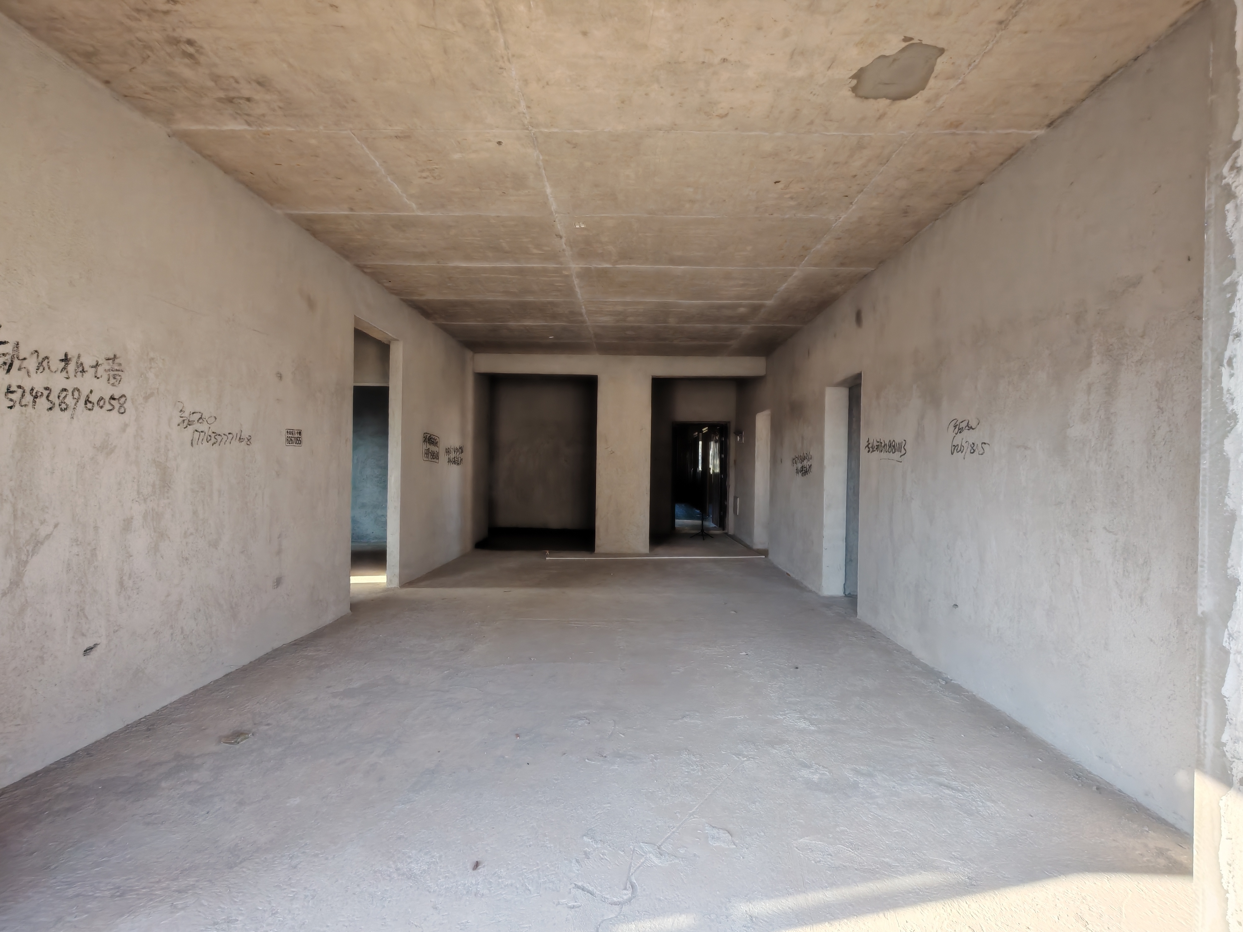 嘉熙紫台 4室2厅2卫 68.8万 嘉熙紫台 4室2厅2卫 68.8万客厅