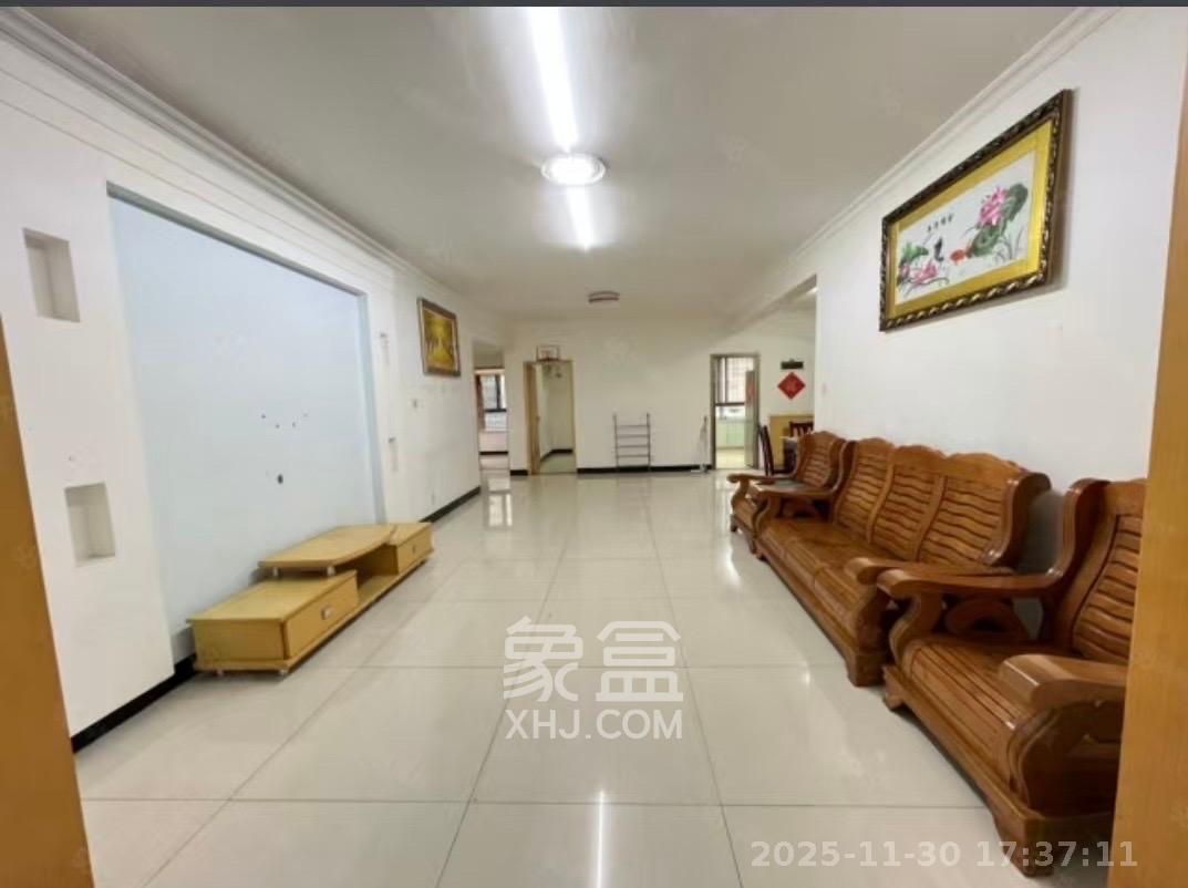 岳华嘉园  3室2厅2卫    2000.0元/月