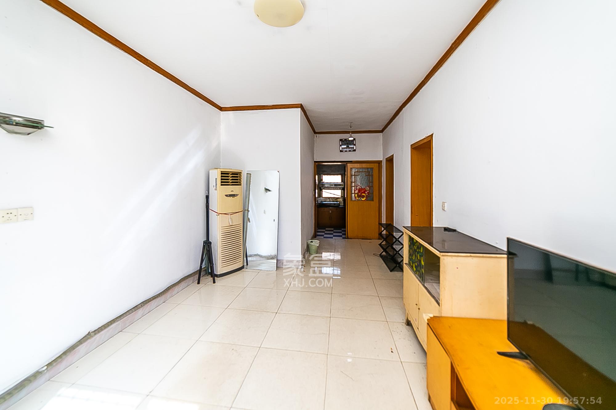 水泵厂宿舍  2室1厅1卫    45.0万客厅