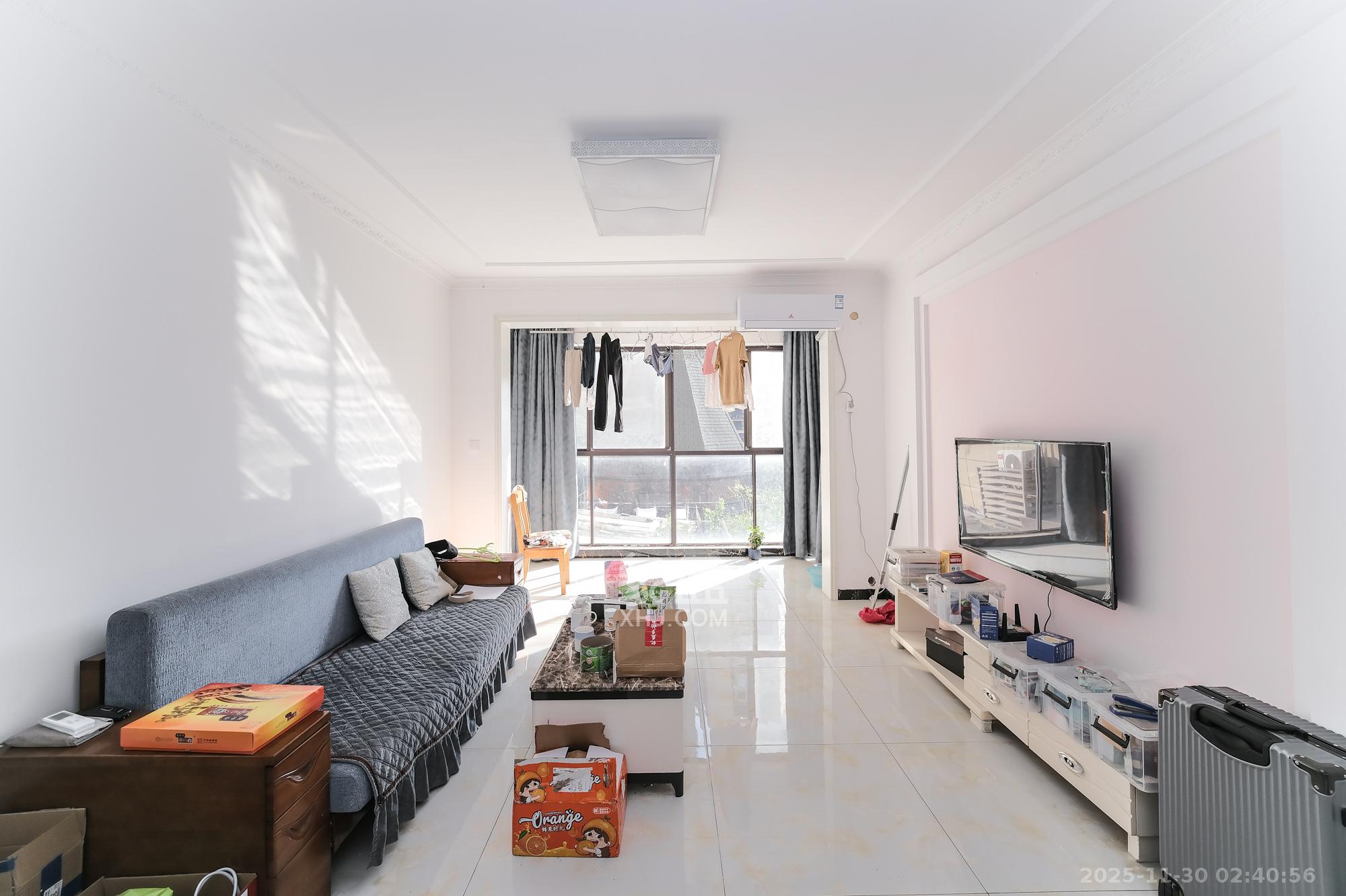 保利香槟国际 3室2厅2卫 96.8万 保利香槟国际 3室2厅2卫 96.8万客厅