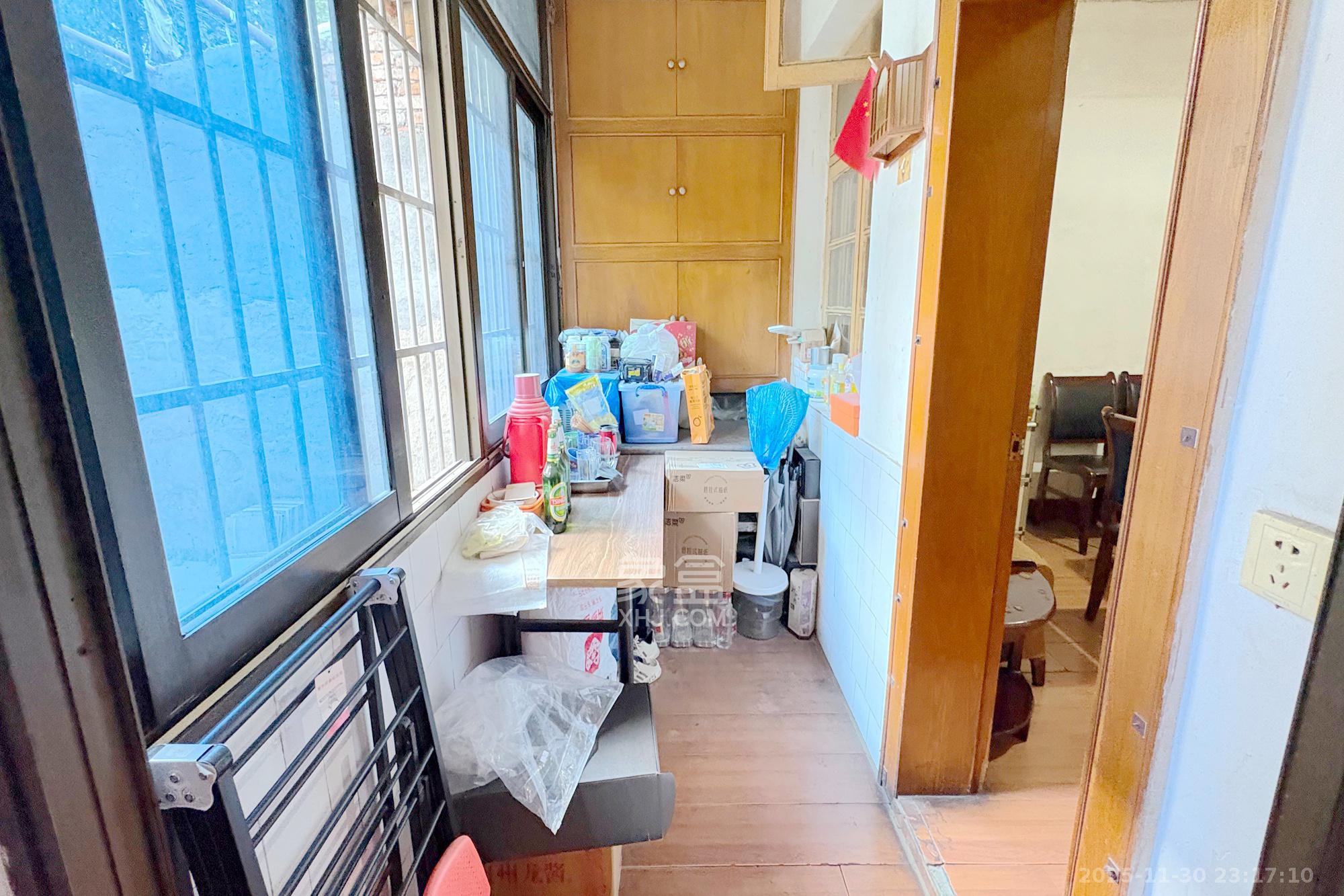 向韶村  3室2厅1卫    60.0万阳台