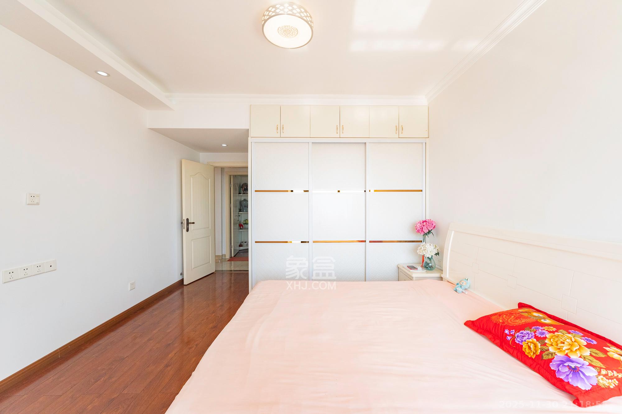 绿洲花园 3室2厅2卫 110.0万 绿洲花园 3室2厅2卫 110.0万卧室