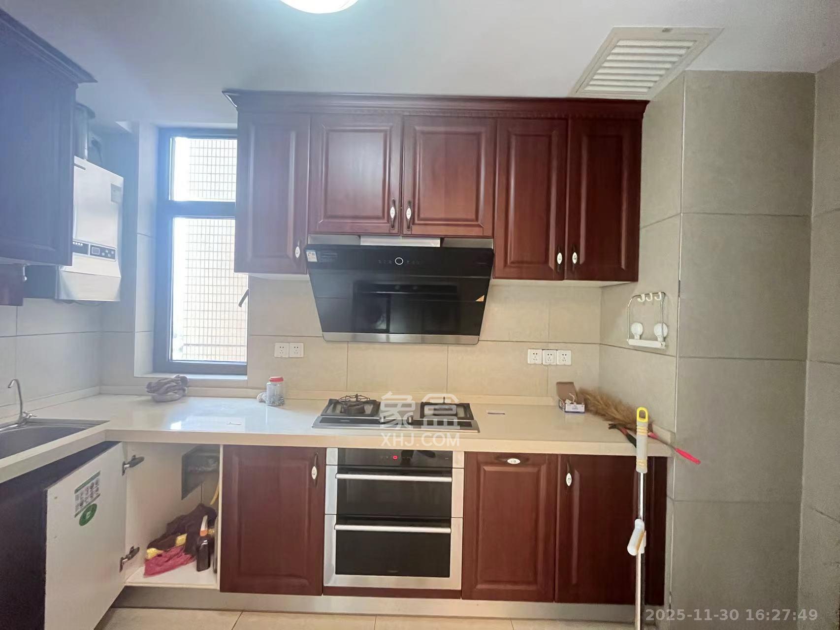 运达中央广场一、二期  3室2厅2卫    9500.0元/月室内图