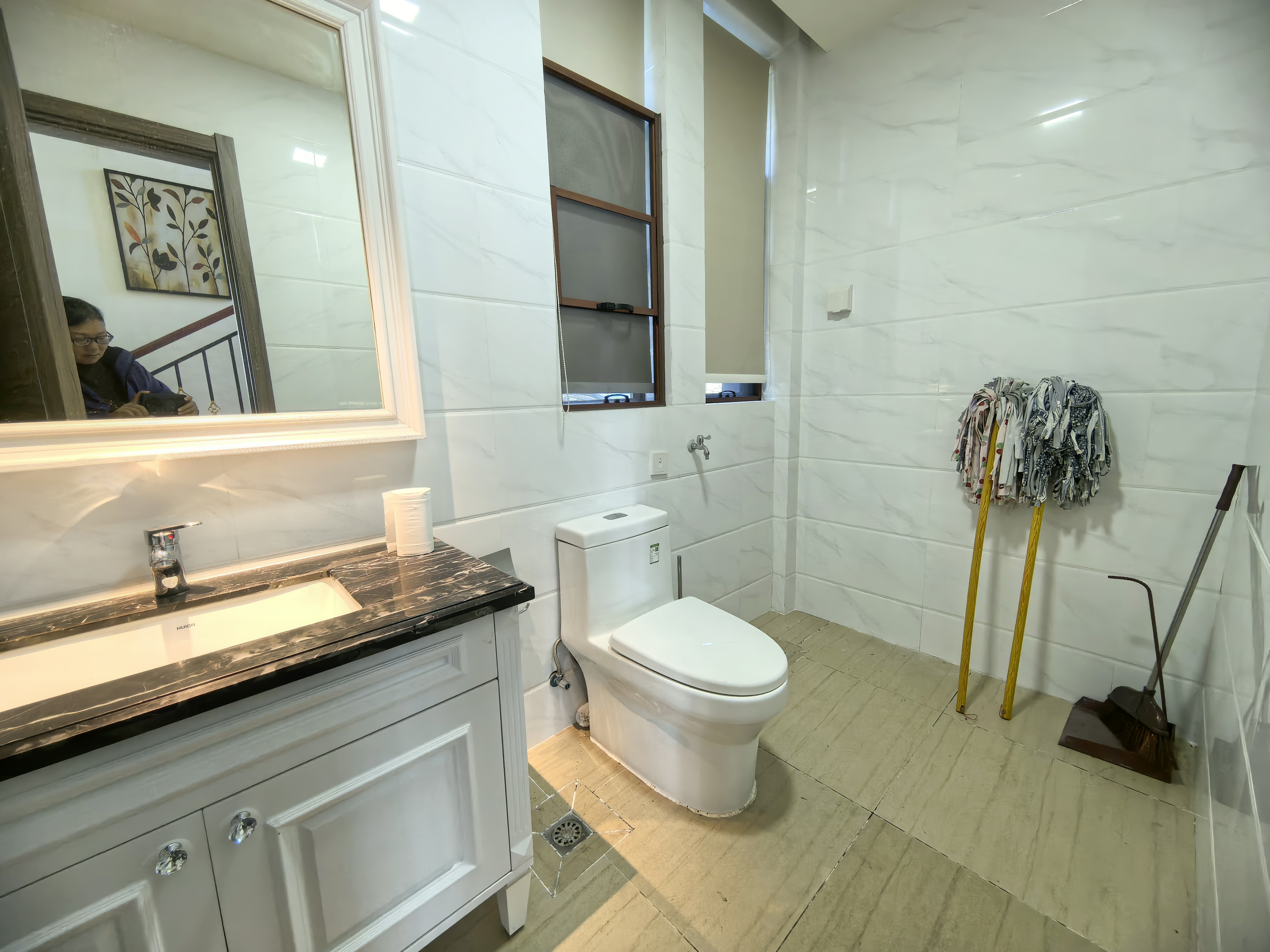 碧桂园  6室3厅4卫    180.0万客厅