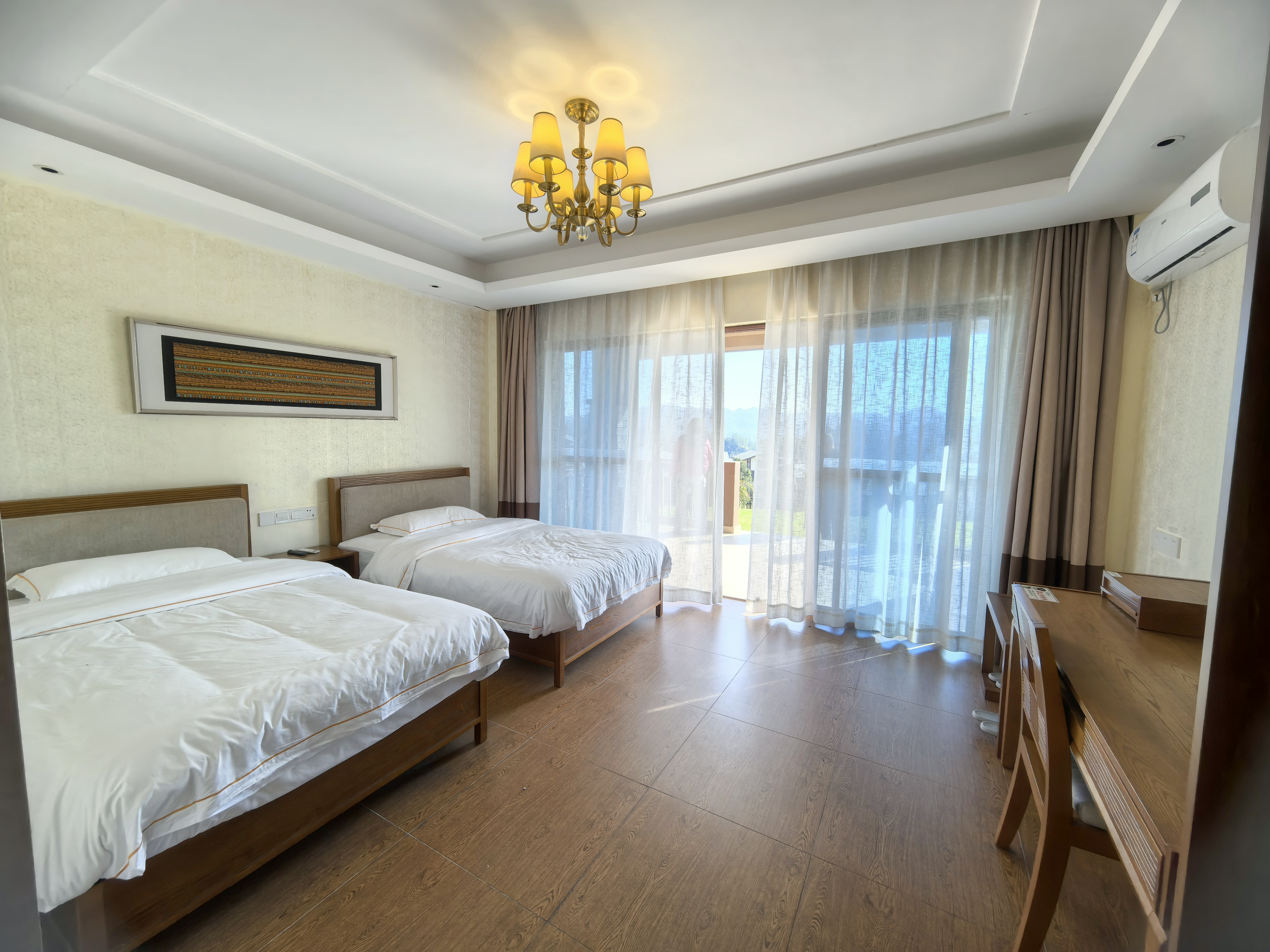 碧桂园 6室3厅4卫 180.0万 碧桂园 6室3厅4卫 180.0万客厅