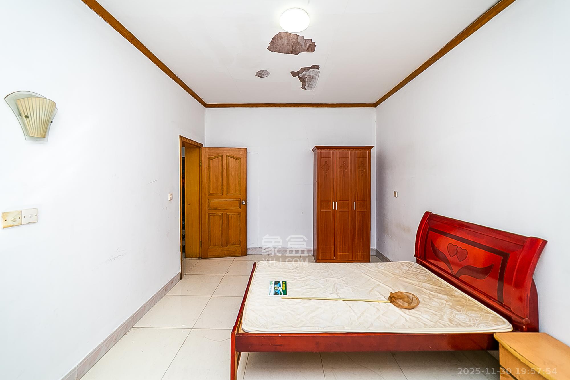 水泵厂宿舍 2室1厅1卫 45.0万 水泵厂宿舍 2室1厅1卫 45.0万卧室