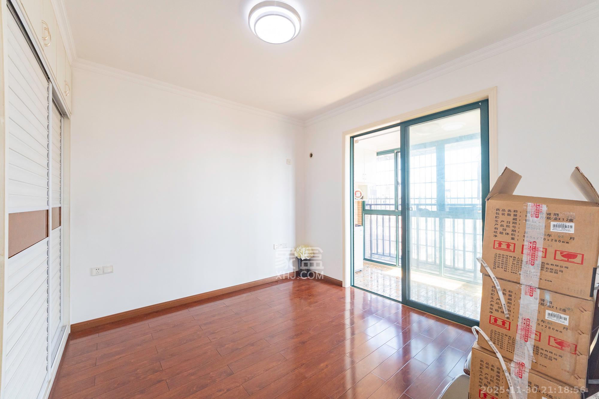 绿洲花园 3室2厅2卫 110.0万 绿洲花园 3室2厅2卫 110.0万卧室