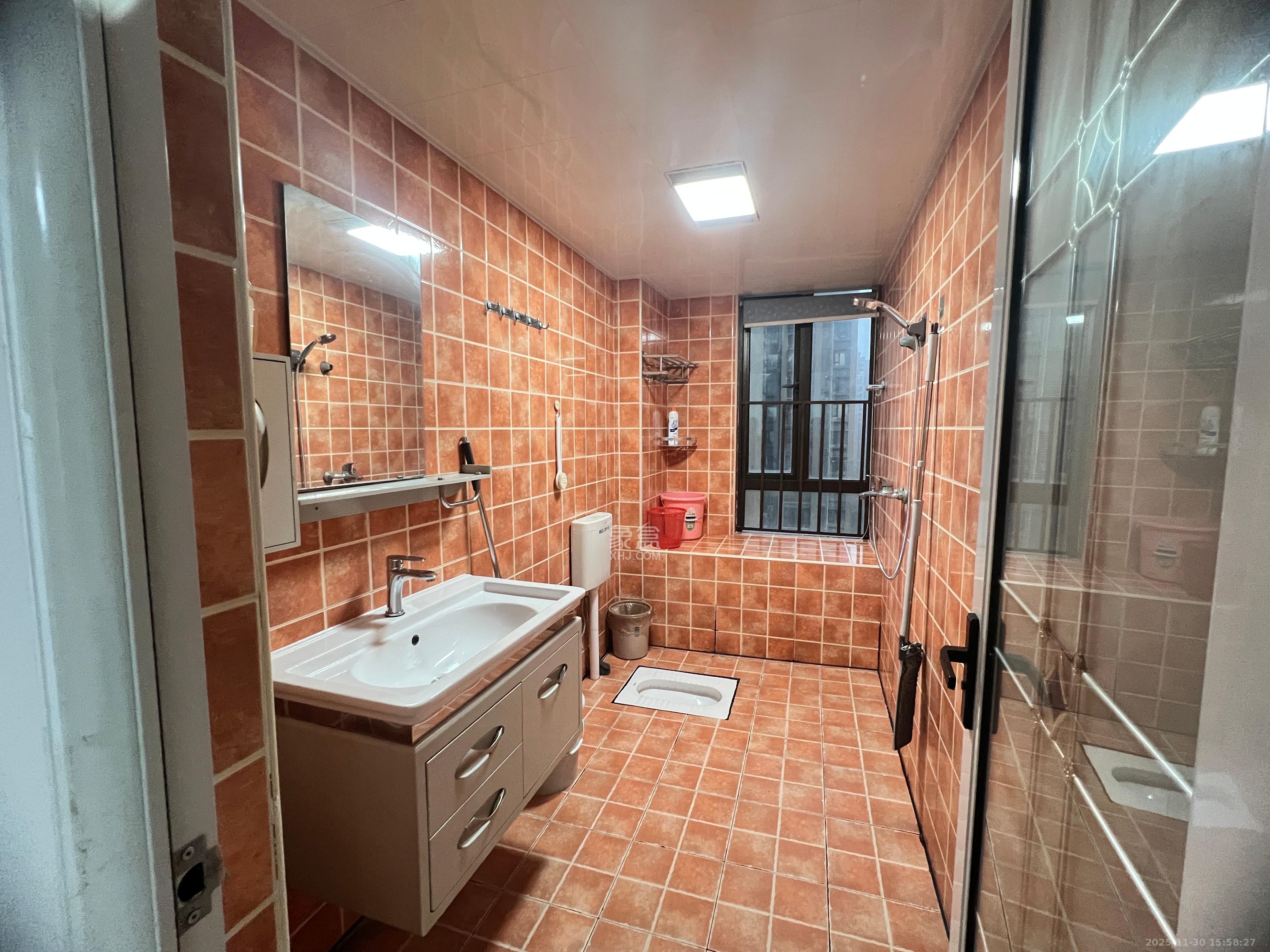 华润凤凰城三期  3室2厅2卫    2000.0元/月室内图