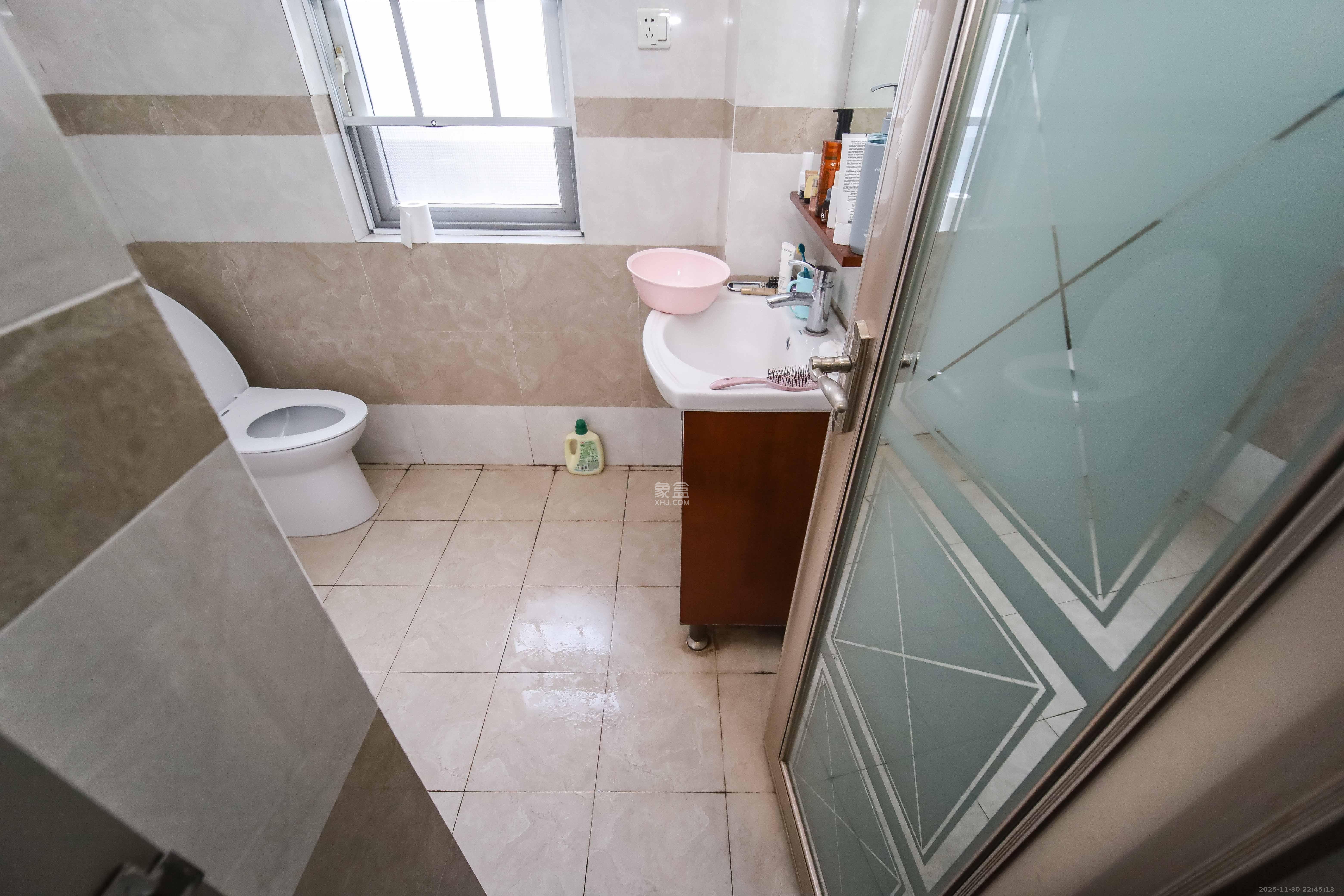 泊爱蓝湾 4室2厅2卫 150.0万 泊爱蓝湾 4室2厅2卫 150.0万卫生间