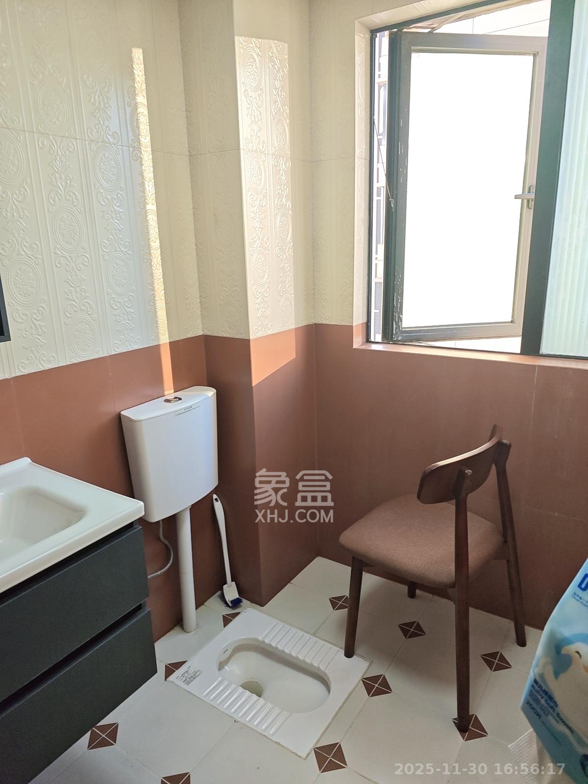 麓谷山湖郡  4室2厅2卫    3100.0元/月室内图