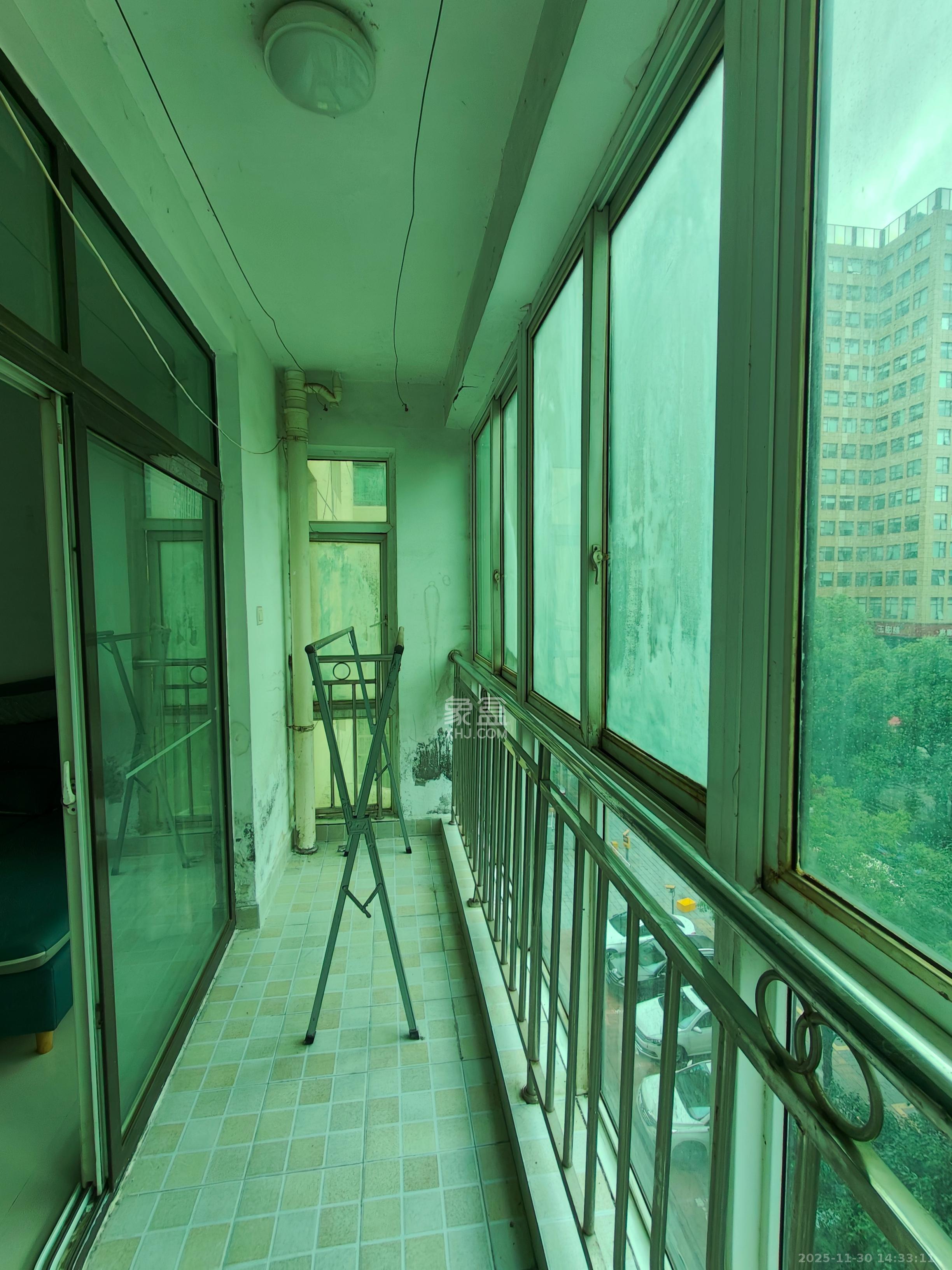 麓谷加州阳光 1室2厅1卫 3000.0元/月 麓谷加州阳光 1室2厅1卫 3000.0元/月室内图