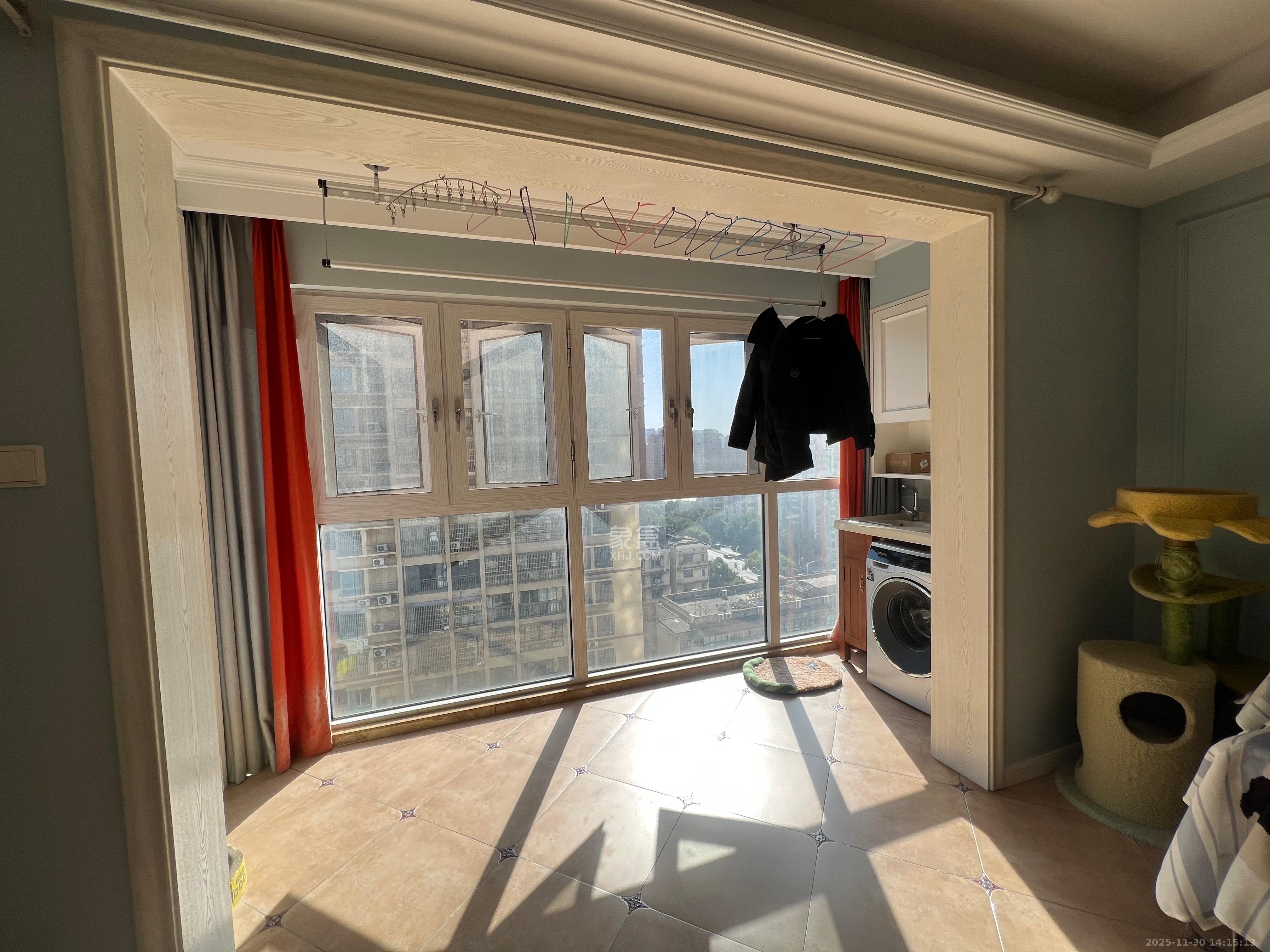 东方芙蓉 3室2厅2卫 3500.0元/月 东方芙蓉 3室2厅2卫 3500.0元/月室内图