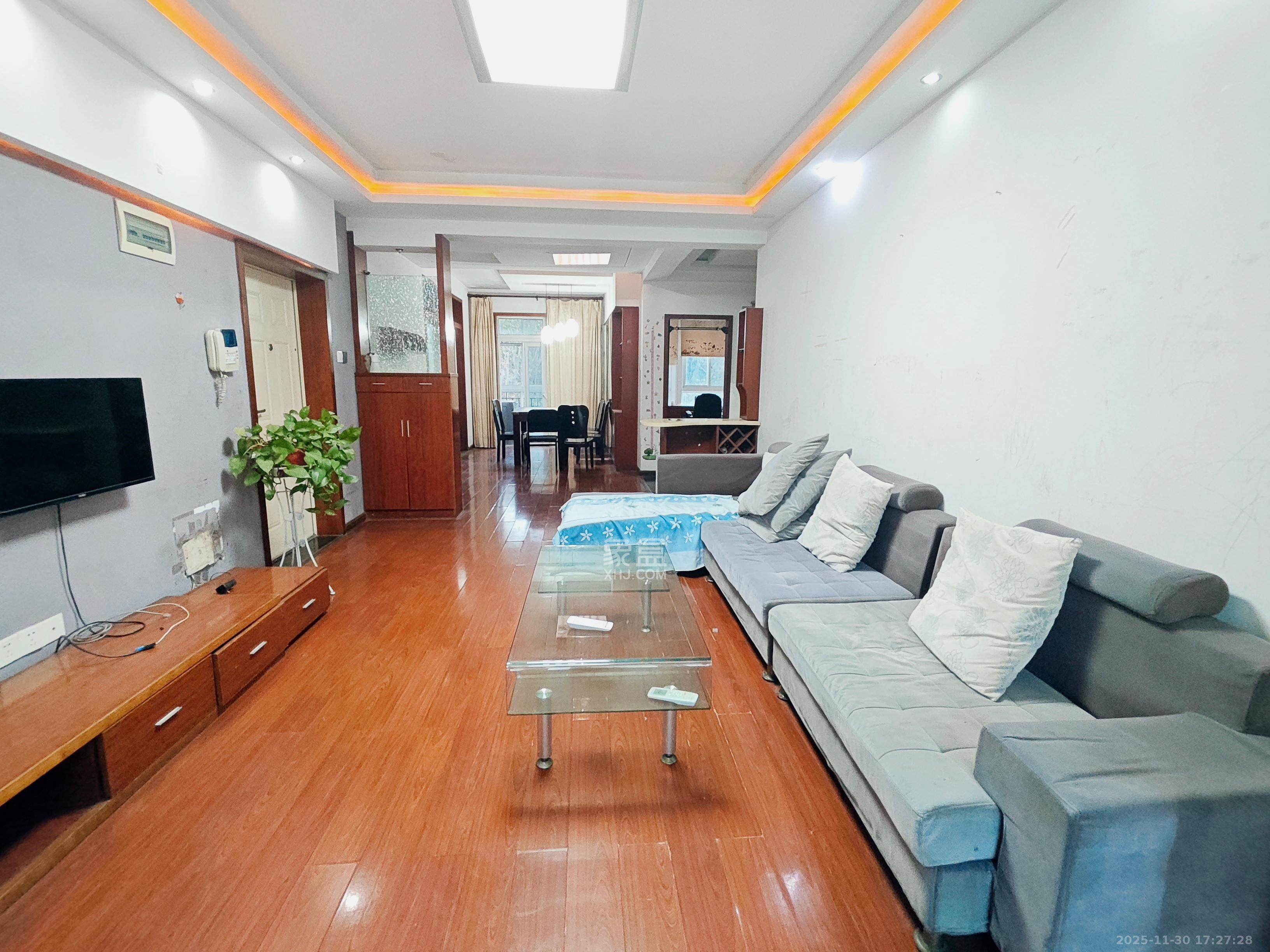 长房西郡  2室2厅1卫    1850.0元/月