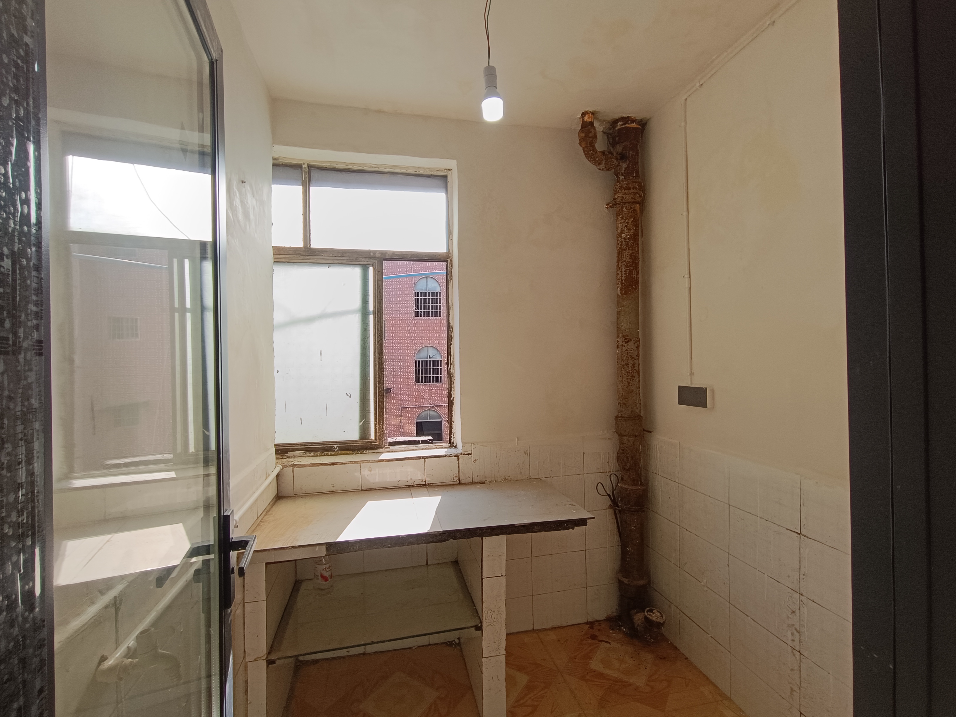 汽配厂宿舍  1室1厅1卫    800.0元/月室内图