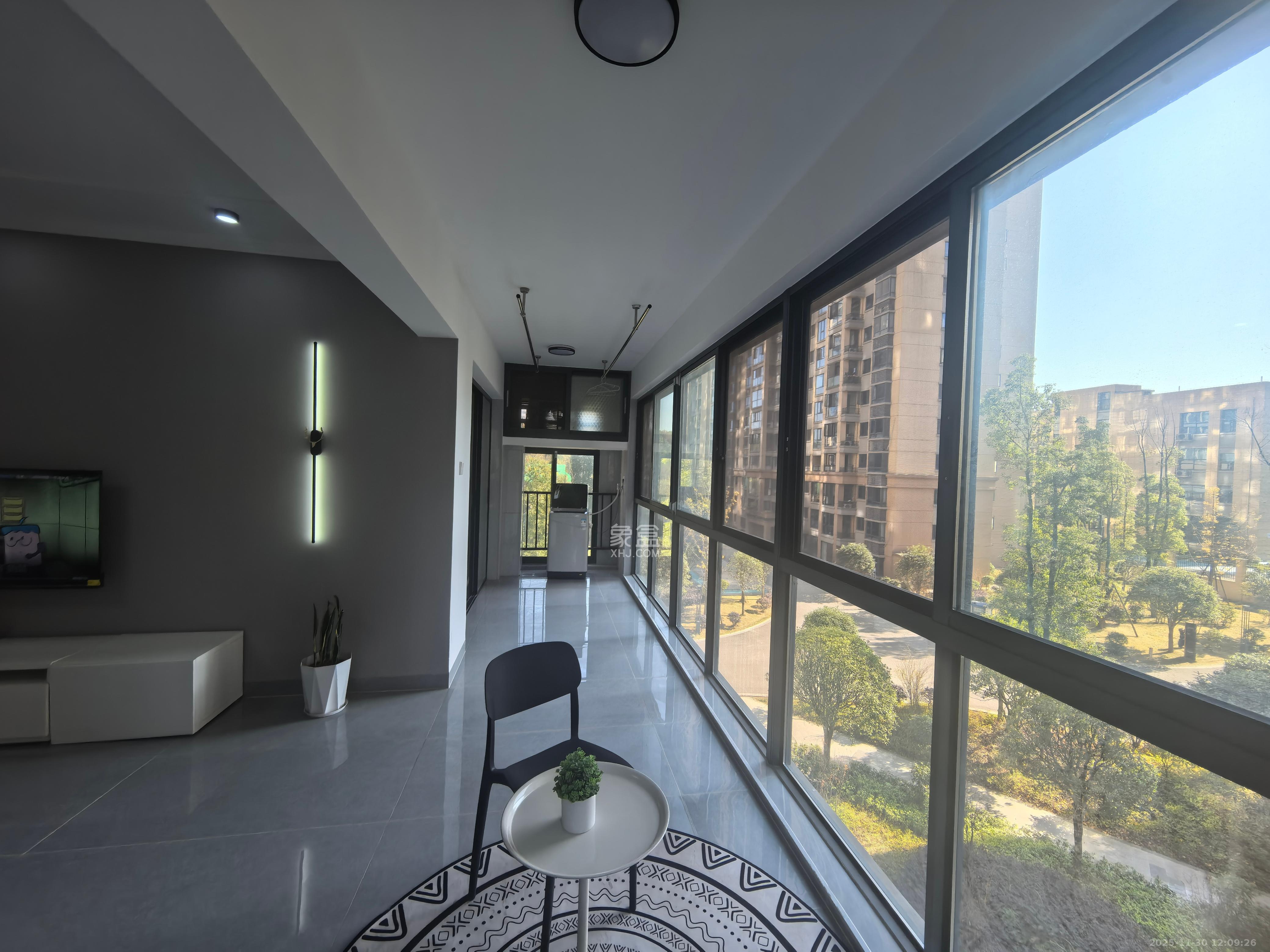 丽发新城 1室0厅0卫 2400.0元/月 丽发新城 1室0厅0卫 2400.0元/月室内图