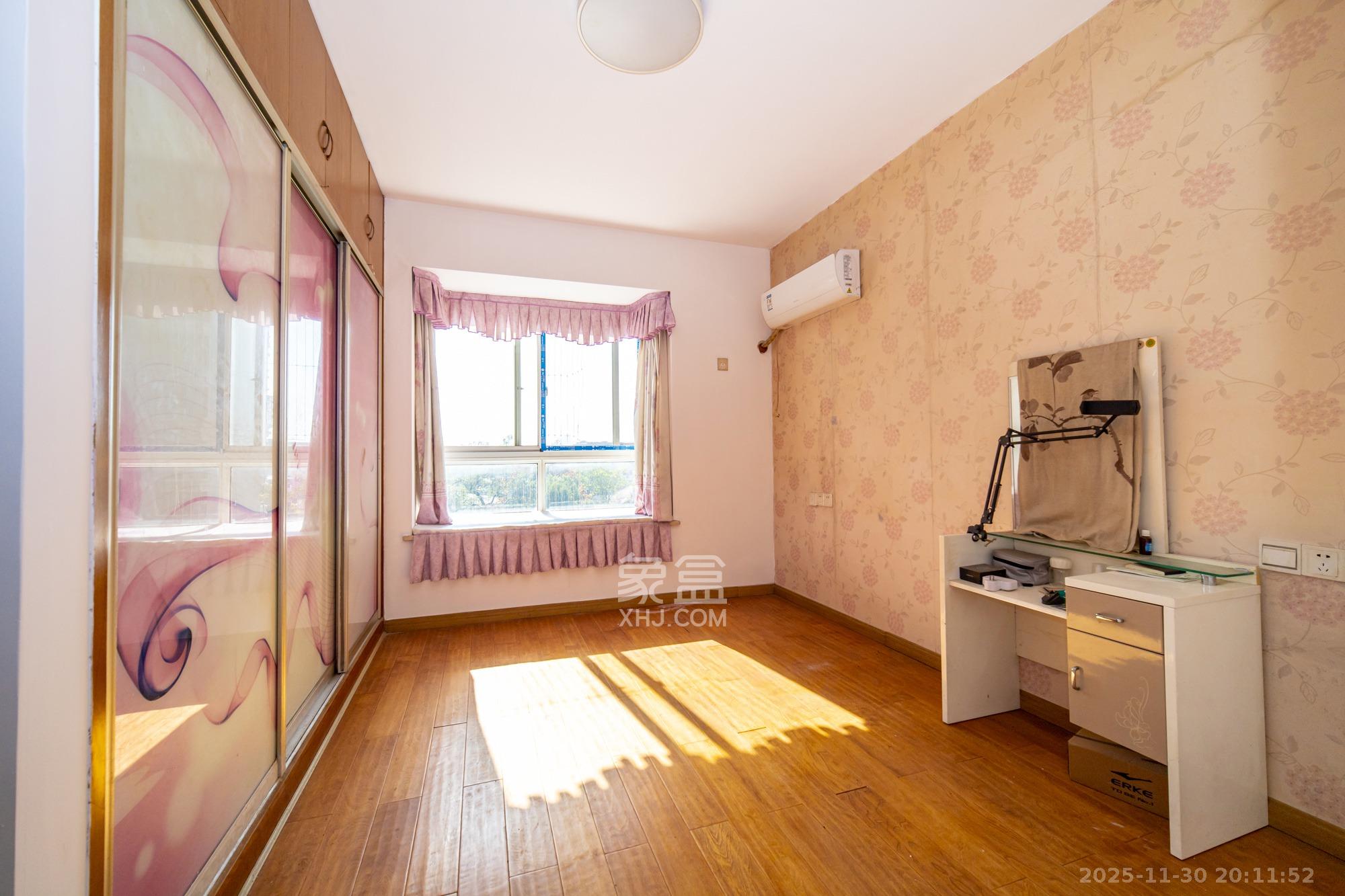 紫晶城  4室2厅2卫    63.0万卧室