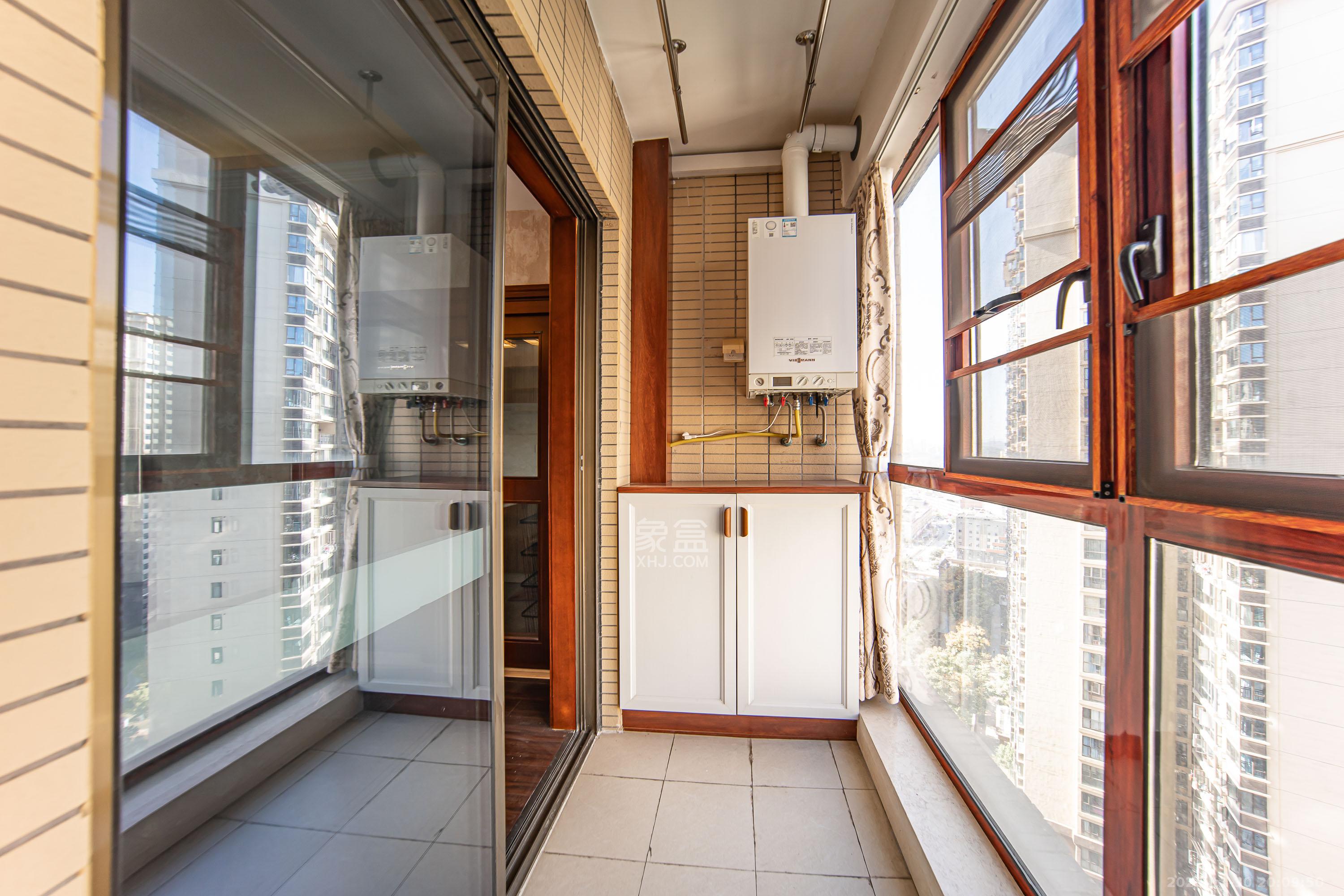 江山帝景哈佛 1室0厅0卫 140.0万 江山帝景哈佛 1室0厅0卫 140.0万阳台