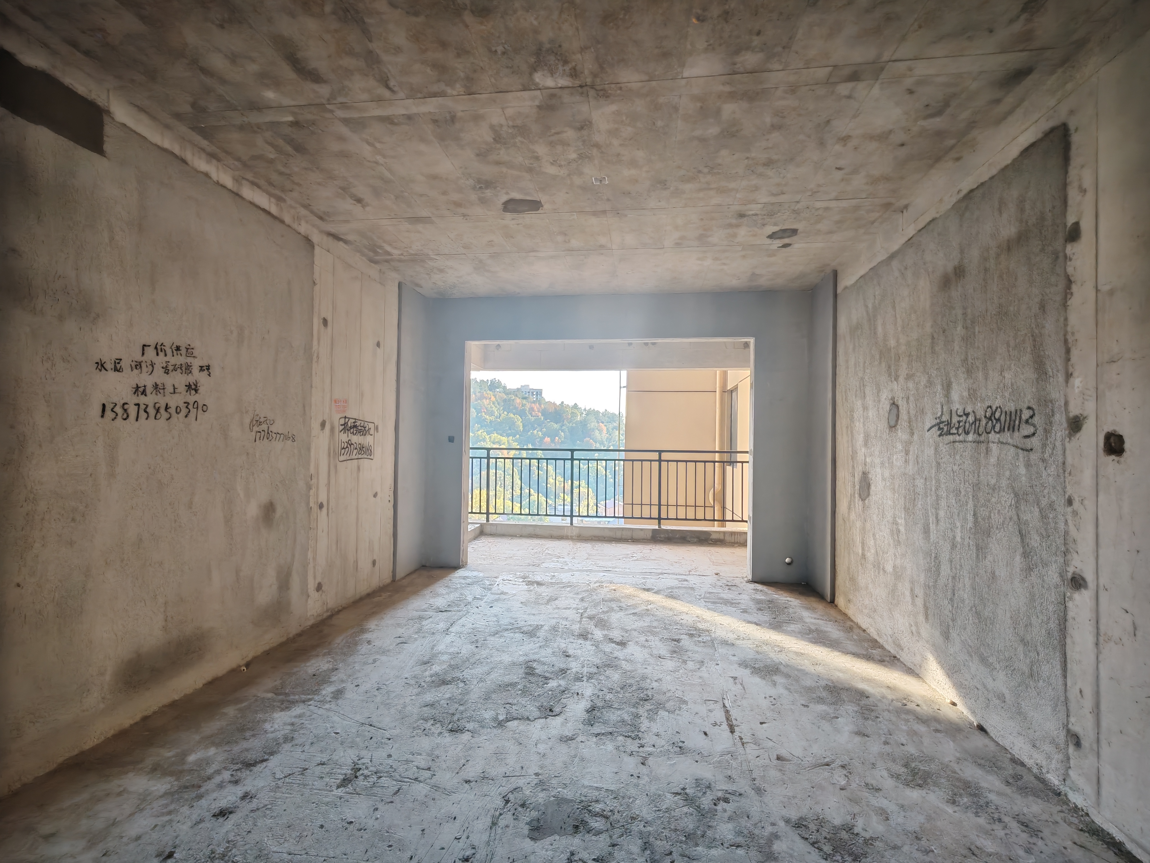 吉大汉学仕府  4室2厅2卫    76.8万