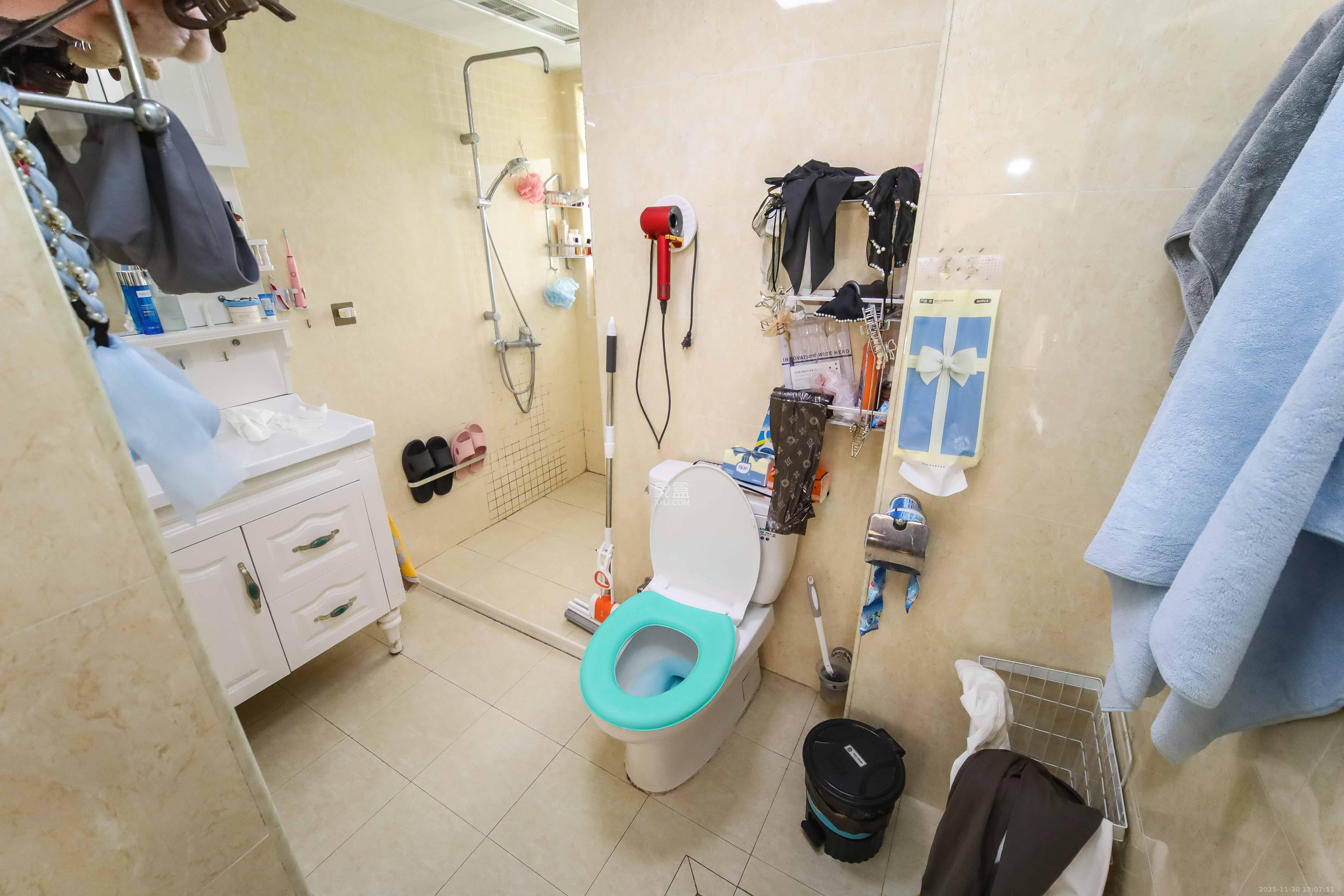 万象凯旋湾  3室2厅2卫    136.0万卫生间