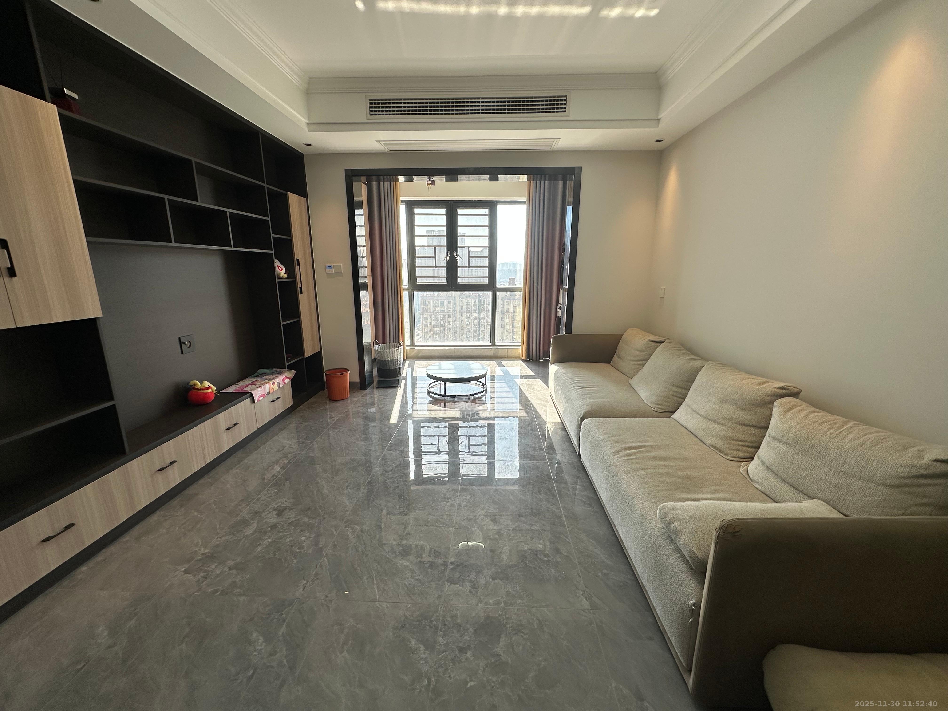 江山帝景雅典  1室2厅1卫    2100.0元/月