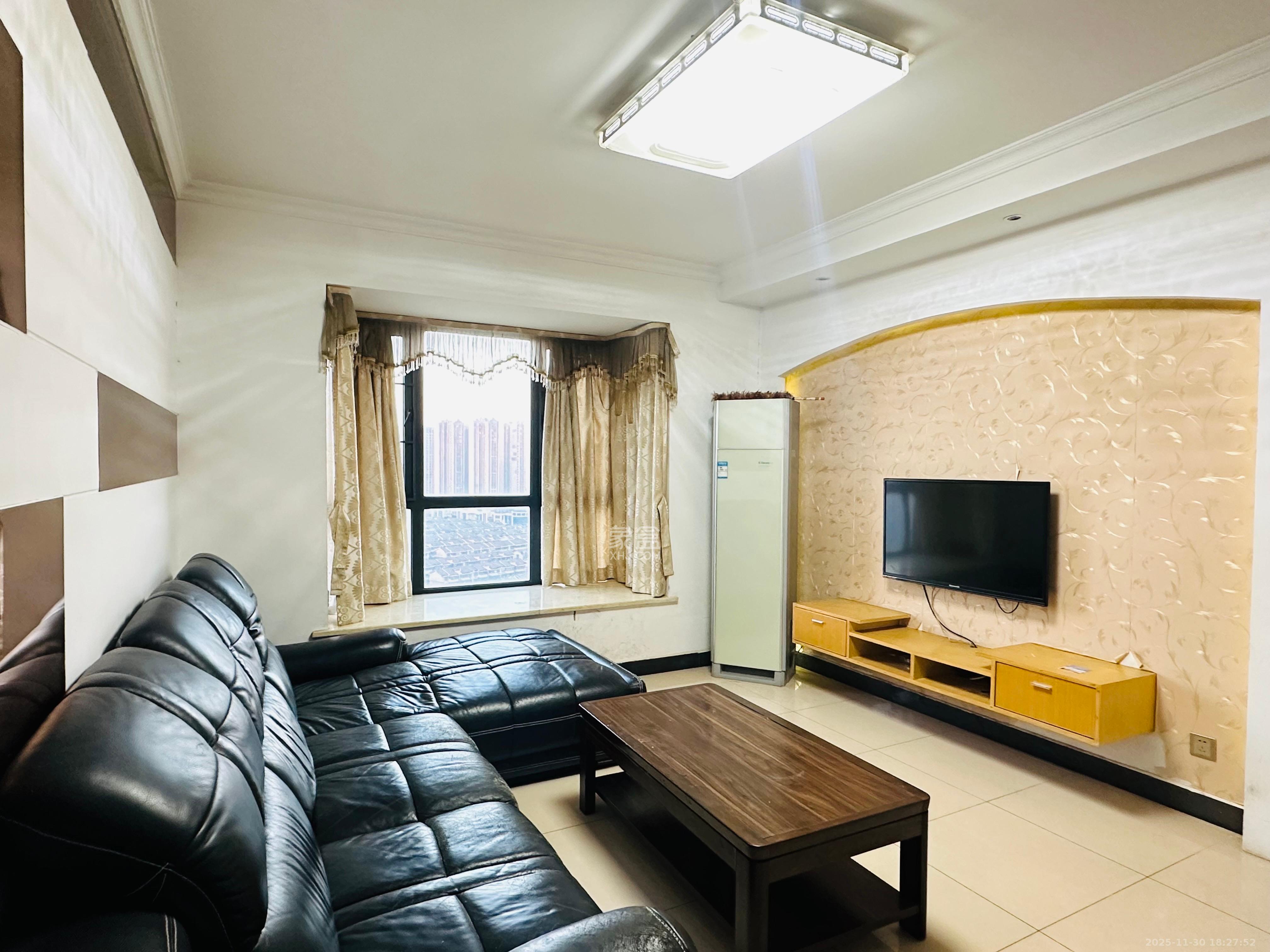 天元涉外桃园  3室1厅1卫    2500.0元/月