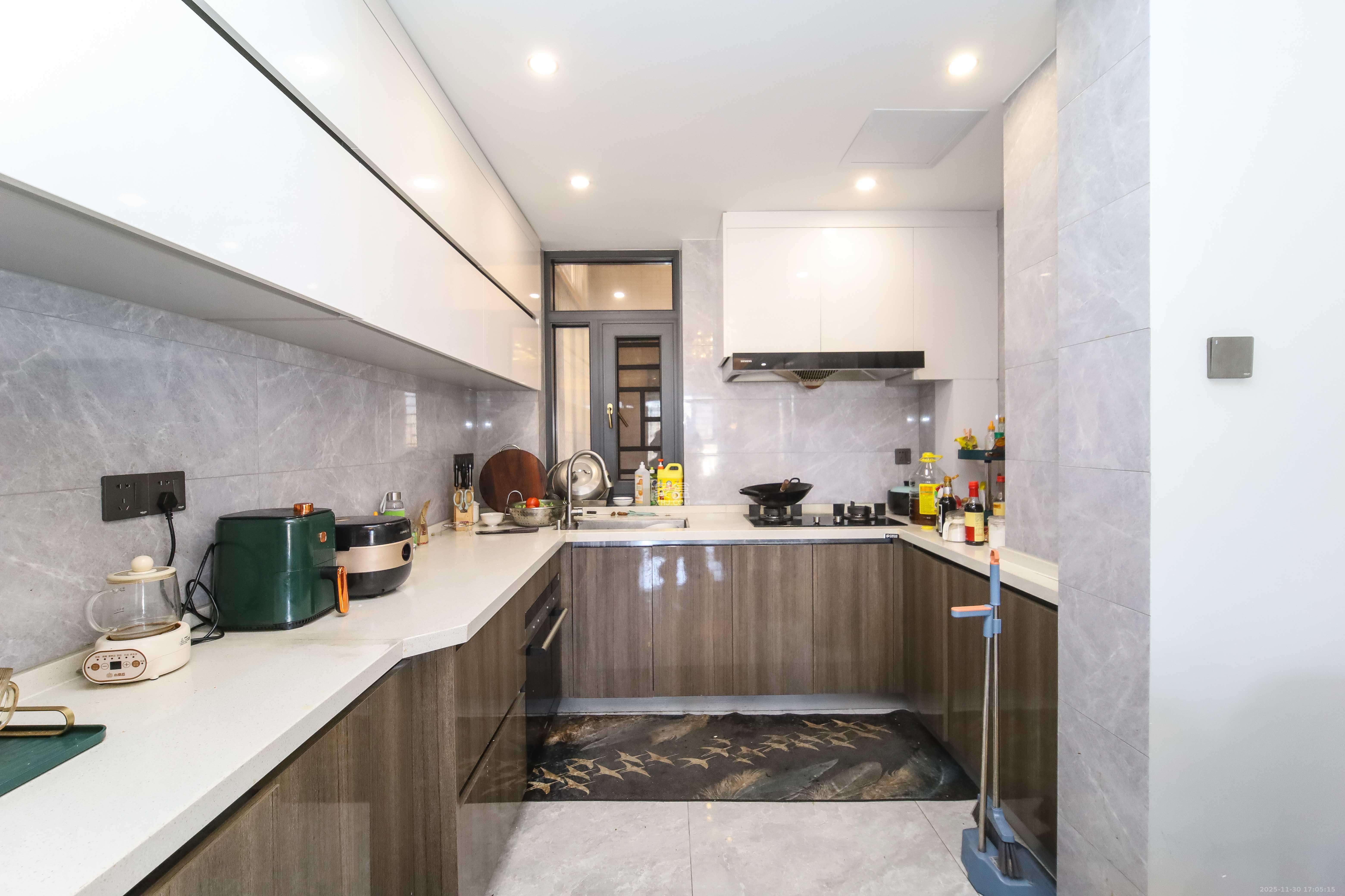 江河双水湾 1室2厅1卫 145.0万 江河双水湾 1室2厅1卫 145.0万厨房