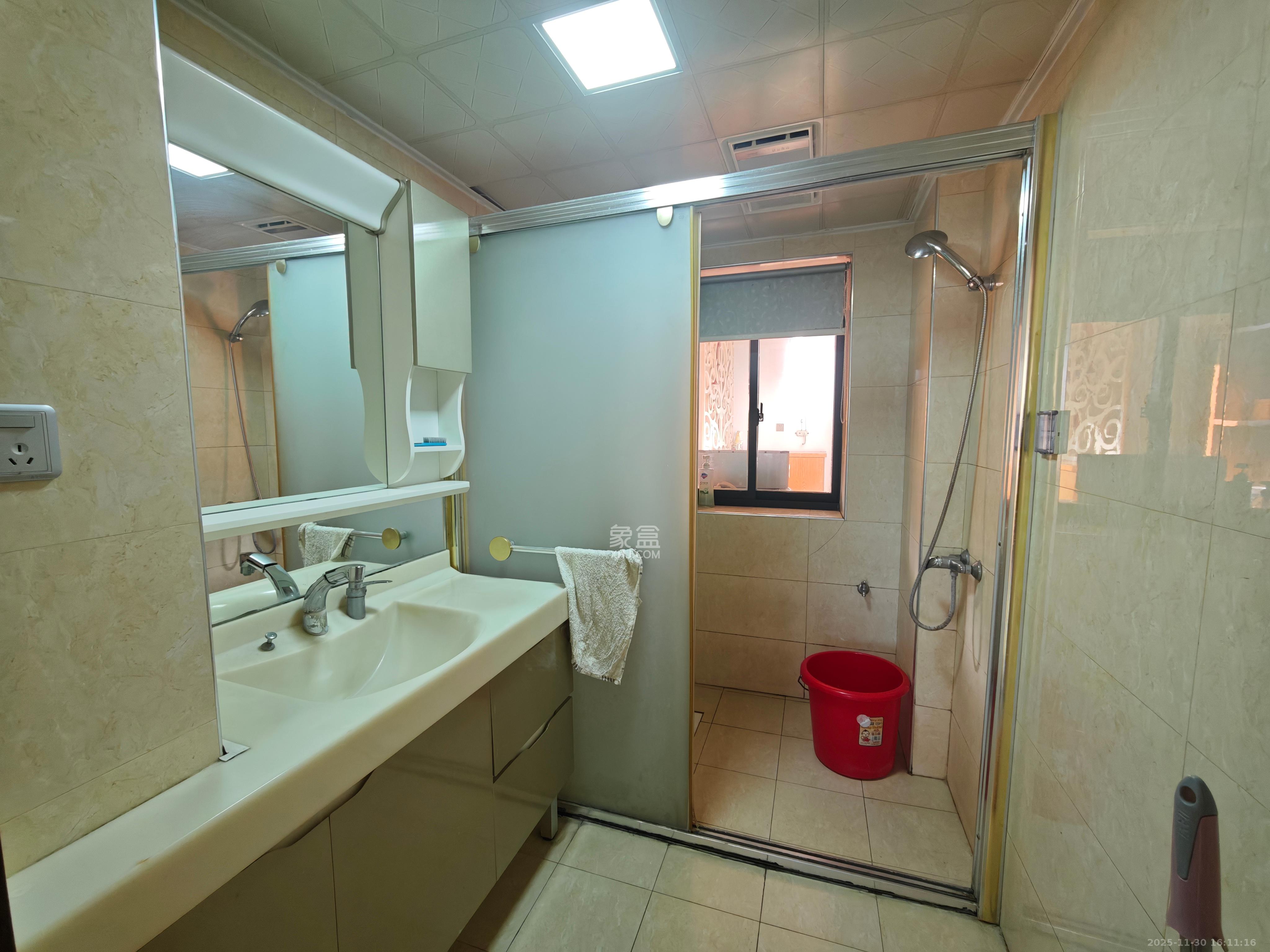 水岸天际(一期、二期) 3室2厅2卫 3000.0元/月 水岸天际(一期、二期) 3室2厅2卫 3000.0元/月室内图