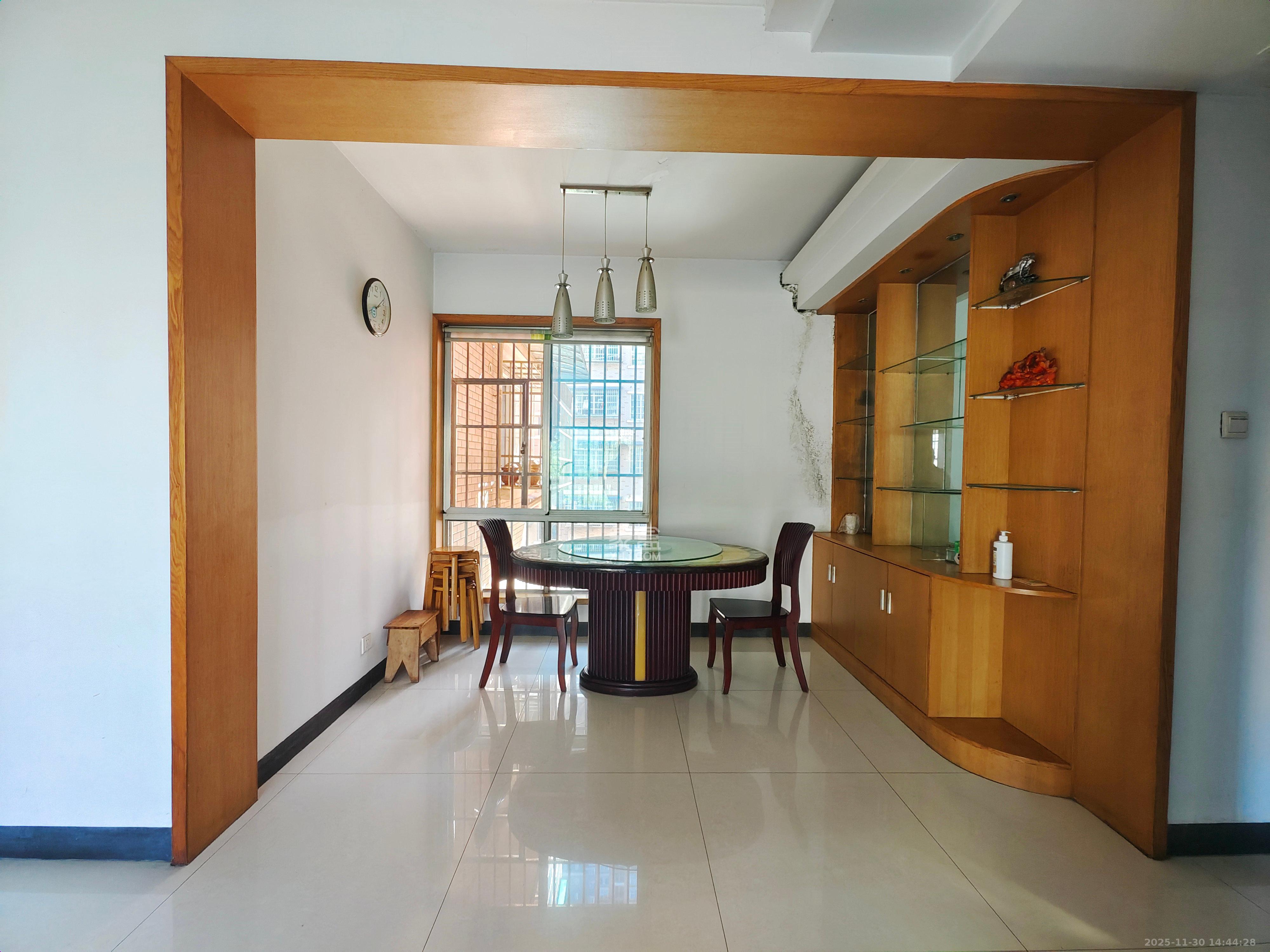 新雅园  3室2厅2卫    2600.0元/月室内图